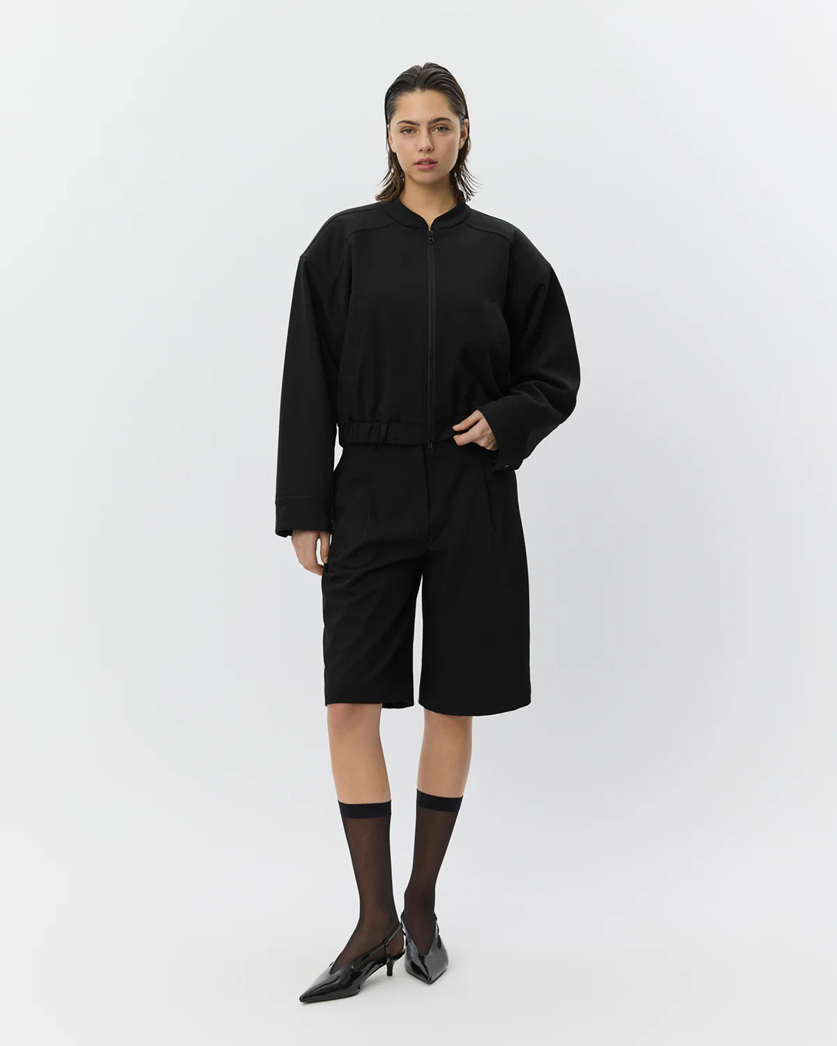 Sofie Schnoor ELSYSW Bermuda Shorts i sort med bæltestropper og sidelommer – køb hos butikalrum.dk