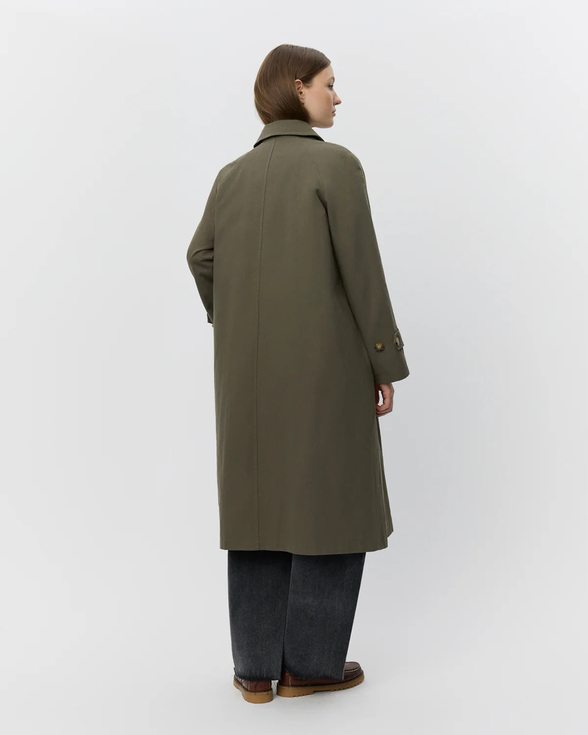 Armygrøn oversized trenchcoat fra Sofie Schnoor i 100% bomuld med aftageligt foer