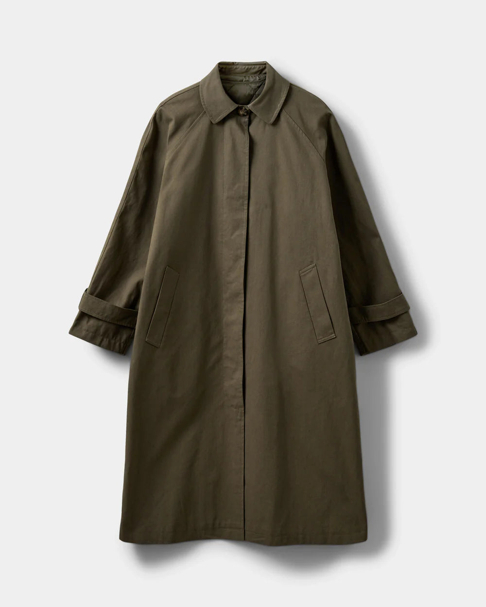 Armygrøn oversized trenchcoat fra Sofie Schnoor i 100% bomuld med aftageligt foer