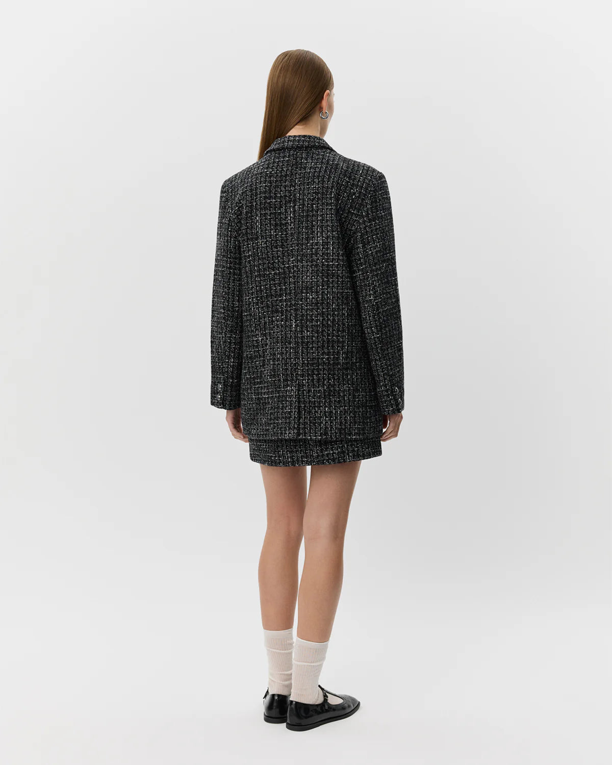 Køb EVIESW jakke i sort bouclé fra Sofie Schnoor hos butikalrum.dk – dobbeltradet blazer med klassisk pasform