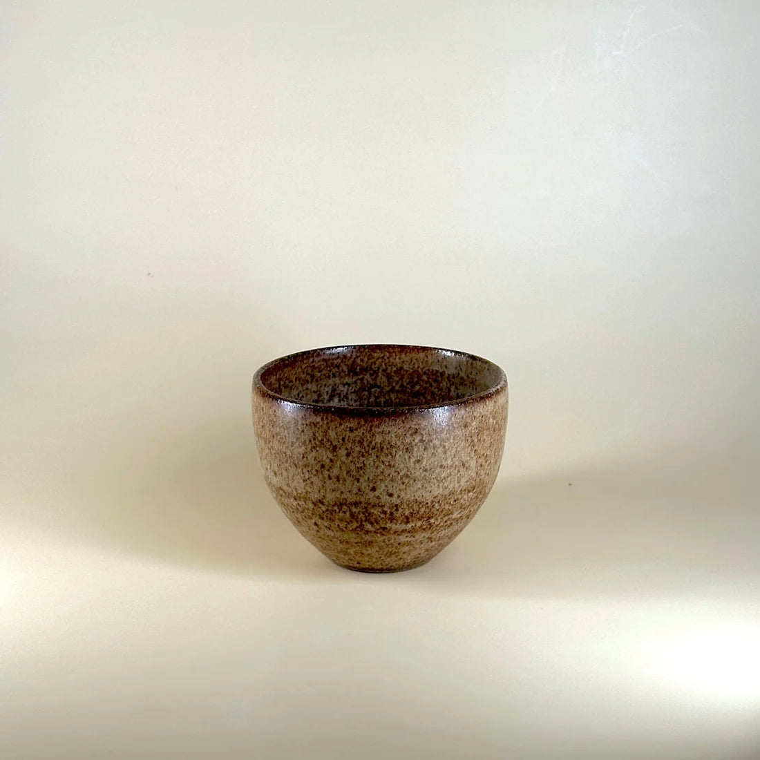 ODD Espresso / Piccolo Cup i Yoko, hånddrejet kop i stentøjsler til espresso og piccolo, 90-100 ml – køb hos butikalrum.dk.