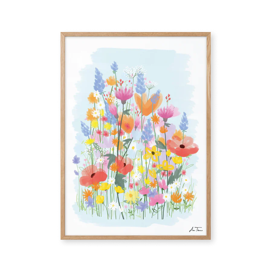 Plakat af Anna Thomsen: Flower Field nr. 3 med blå baggrund. Giclée tryk på eksklusivt kunstpapir i betagende farver der ikke falmer.