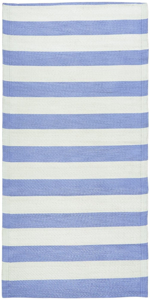 Bredstribet lilla gulvtæppe 90x180 cm i genbrugs-polypropylen – kan bruges både indendørs og som strandmåtte