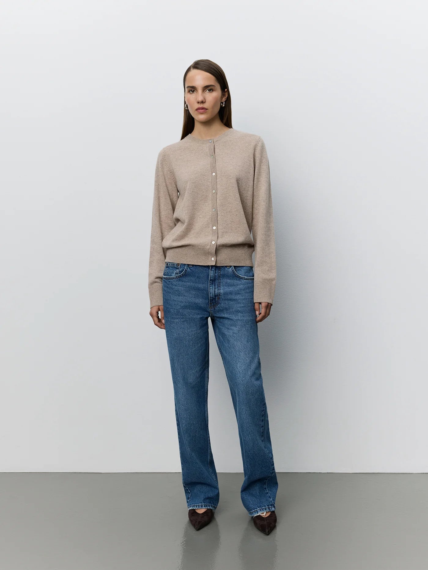 RIOSW jeans fra Sofie Schnoor i Denim Blue med mellemhøj talje og straight pasform – køb hos butikalrum.dk.