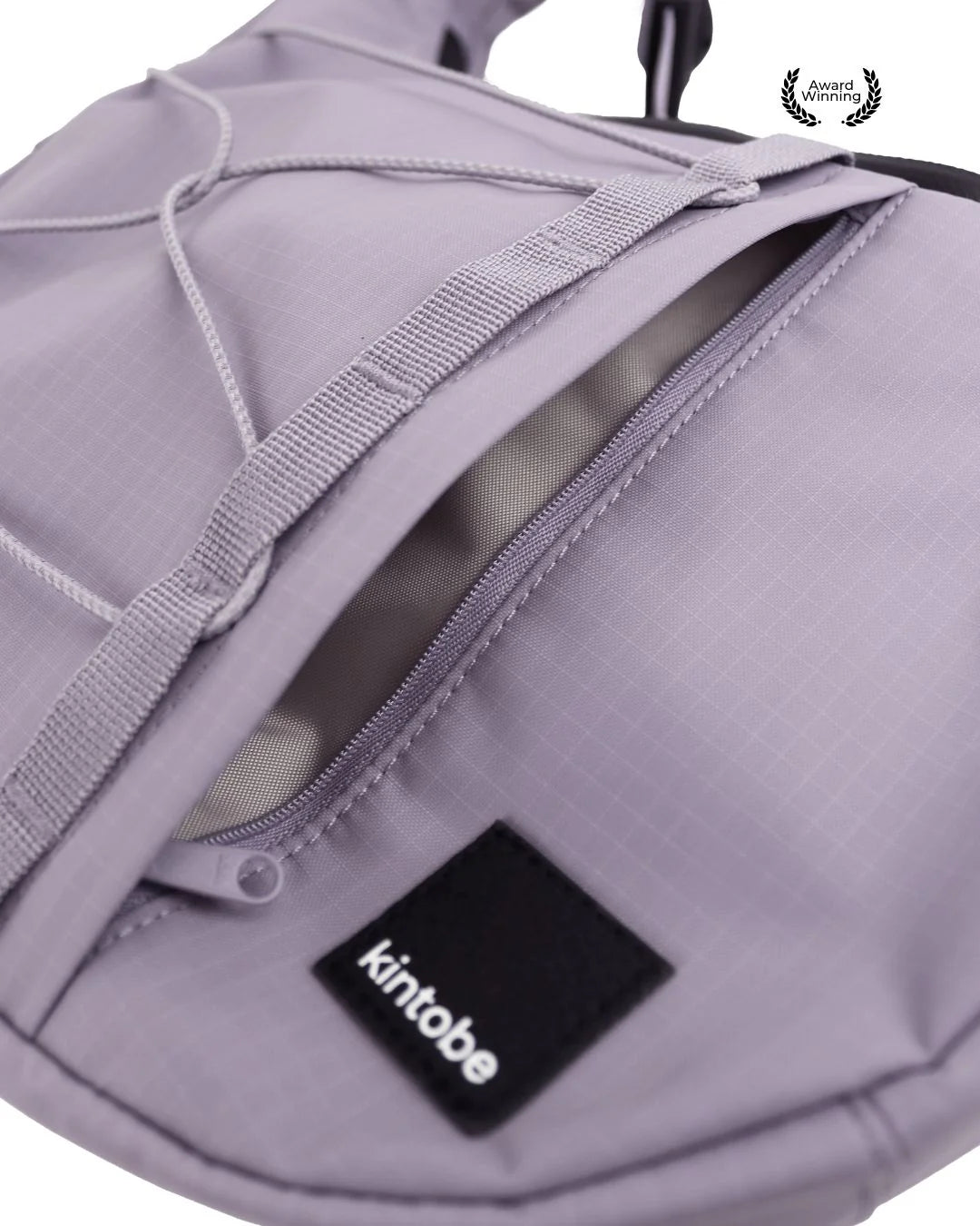 HAZE half moon taske i Concrete Lilac fra Kintobe – køb hos butikalrum.dk