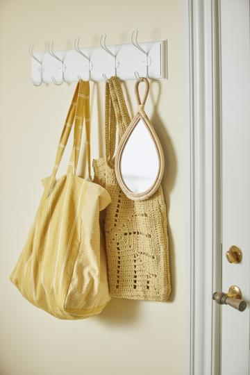 Køb håndspejl med bambuskant hos butikalrum.dk – perfekt til badeværelse eller sommerhus