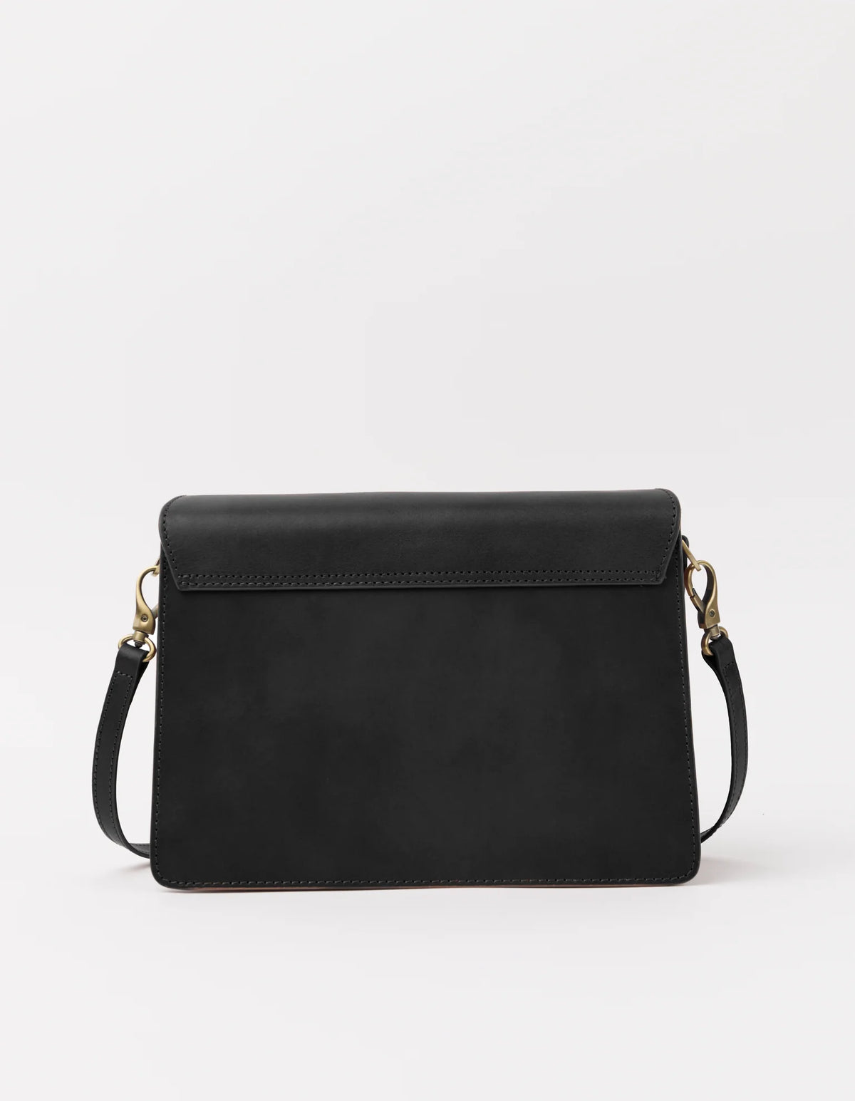Harper taske fra O My Bag i sort med to forskellige remme og ikonisk harmonikadesign – køb hos butikalrum.dk.