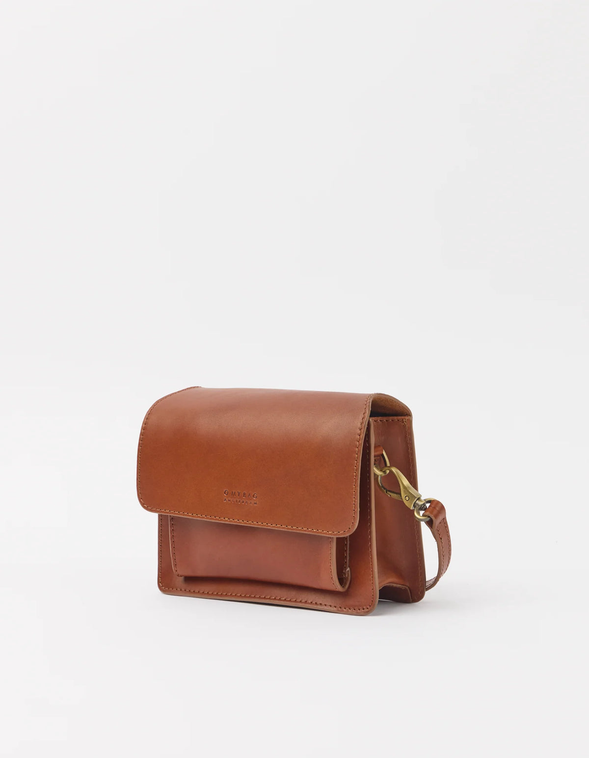 Harper Mini taske i Cognac fra O My Bag med to remme, magnetlukning og elegant læderdesign – en tidløs mini-taske til hverdagen.