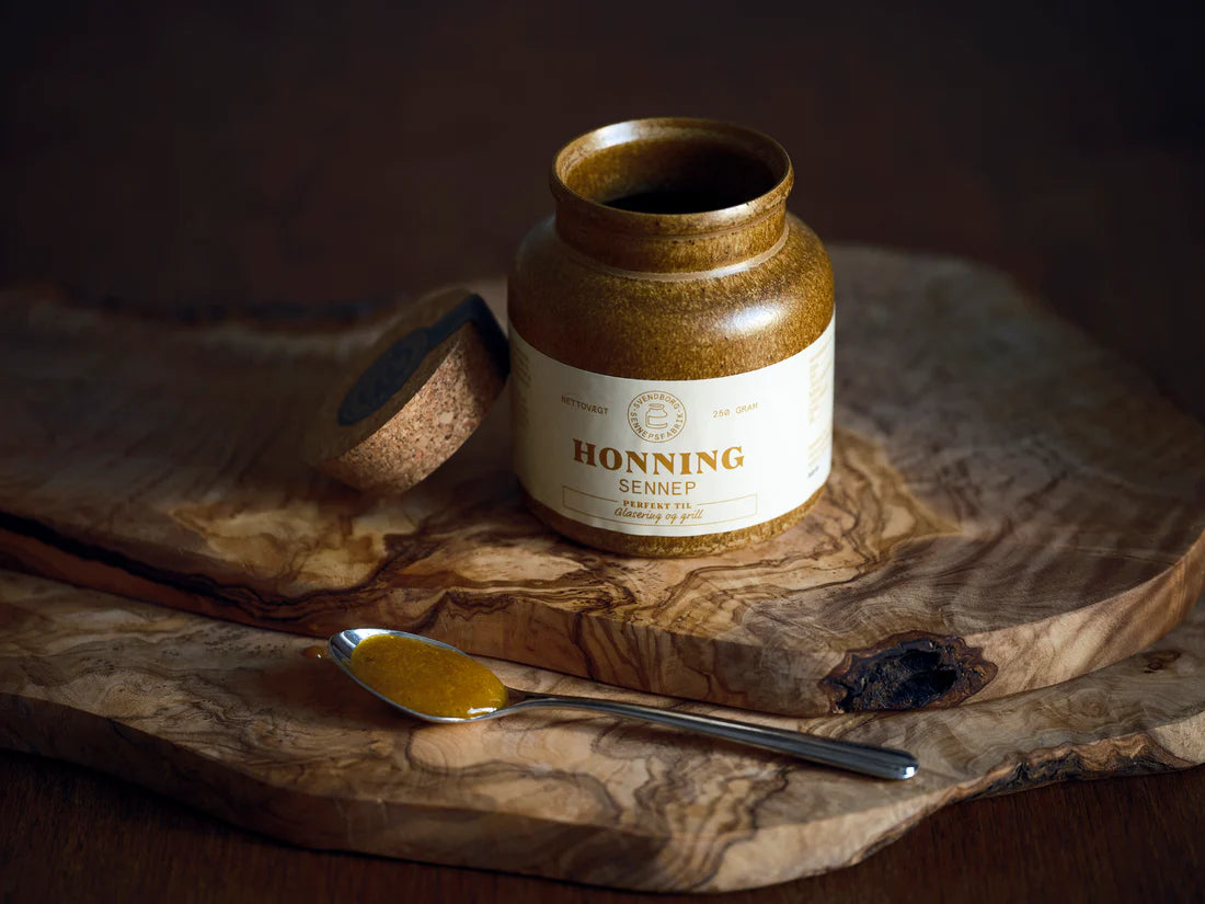 Køb jubilæumssennep med tang fra Svendborg Sennep hos butikalrum.dk – hyldest til Kulinarisk Sydfyn