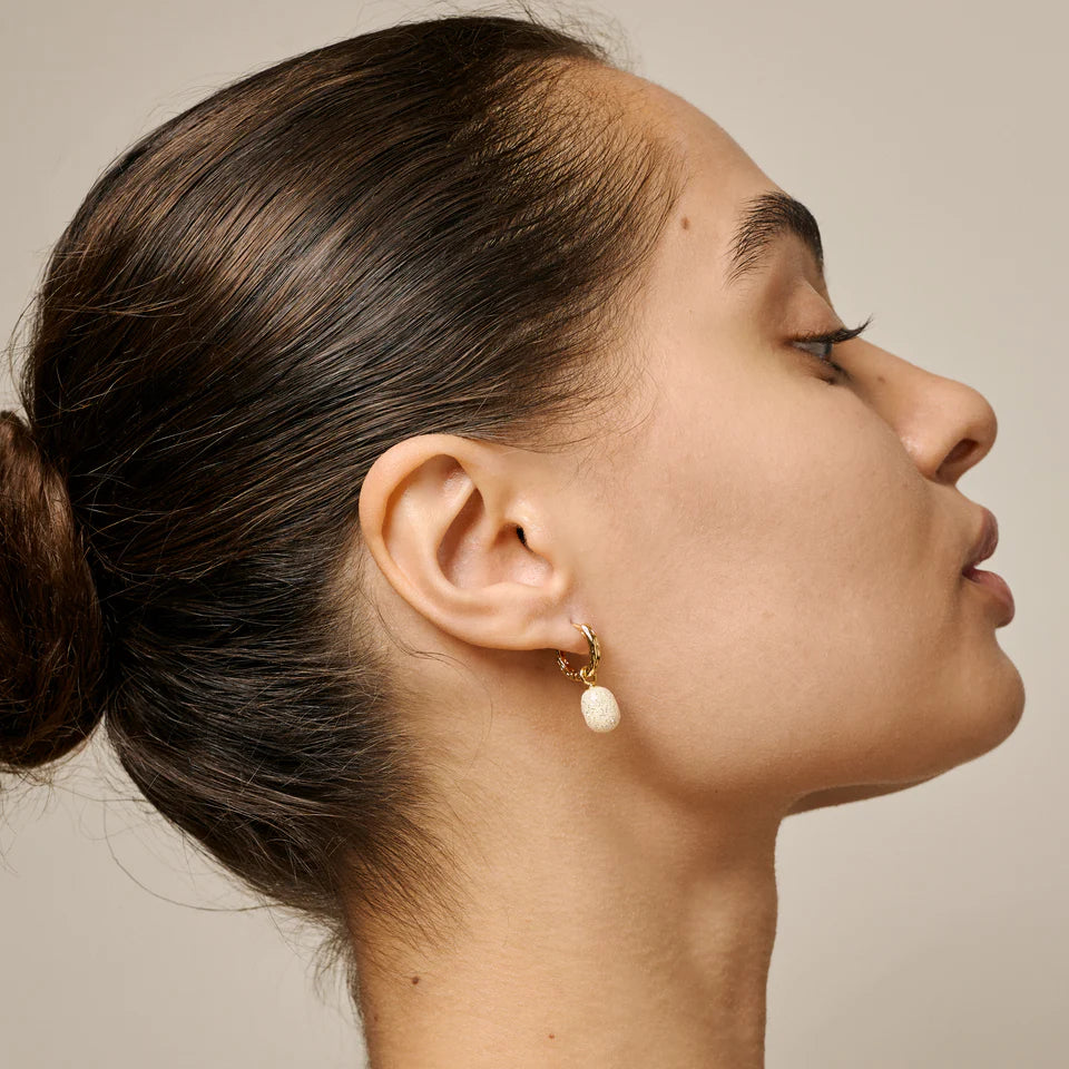 Significant Enamel Hoop øreringe med glimmer – festlige og iøjnefaldende fra Enamel