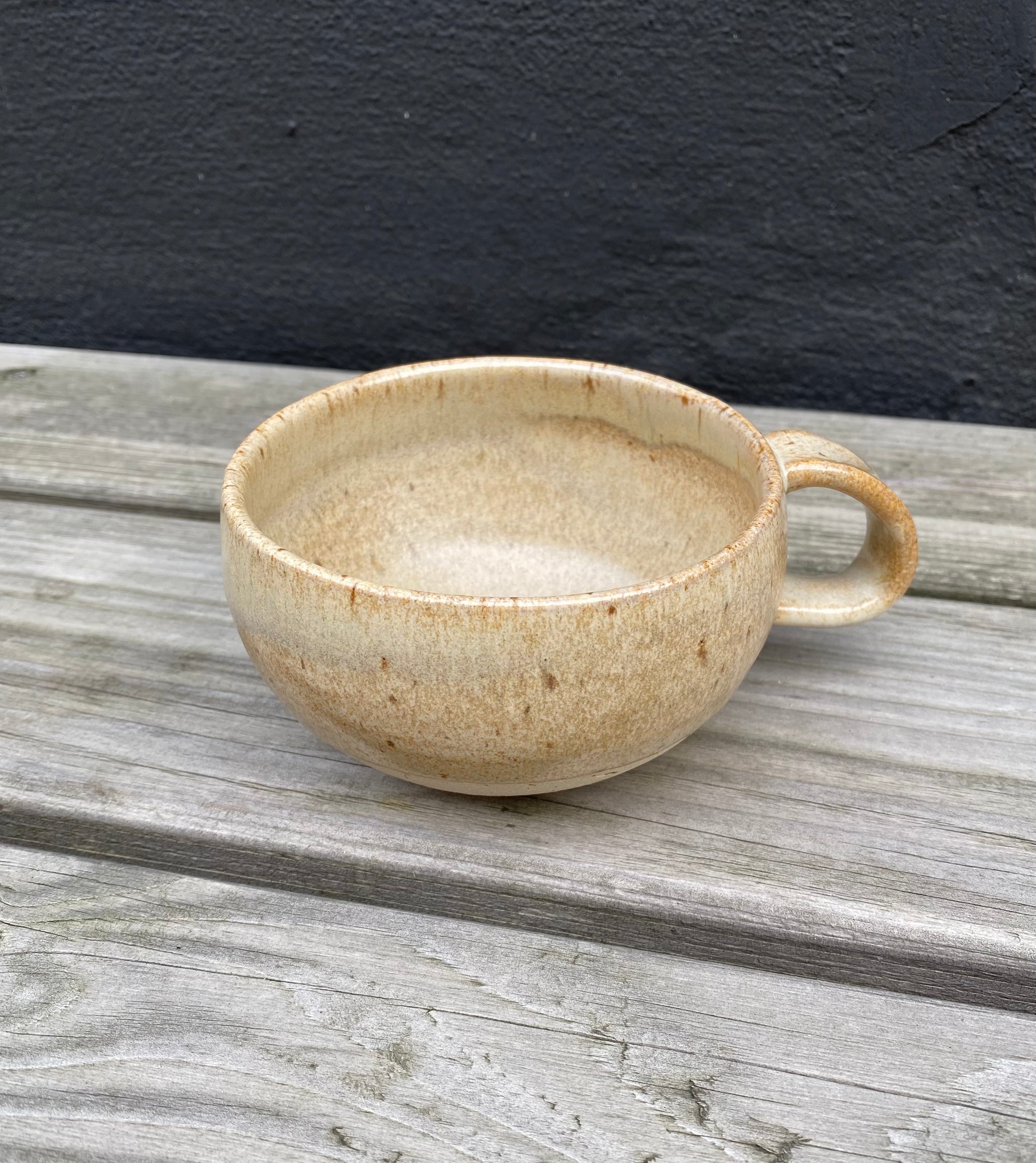 Cappuccinokop guldkaramel