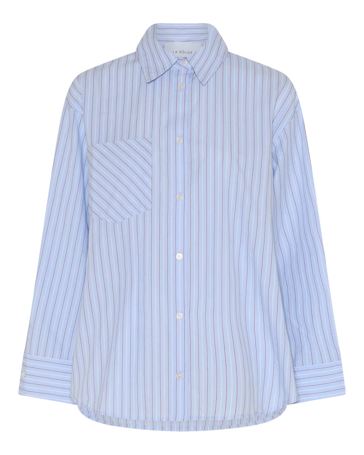 Oversize skjorte i rød og blå striber fra LA RŌUGE i 100 procent bomuld med afslappet pasform og klassisk krave - køb hos butikalrum.dk