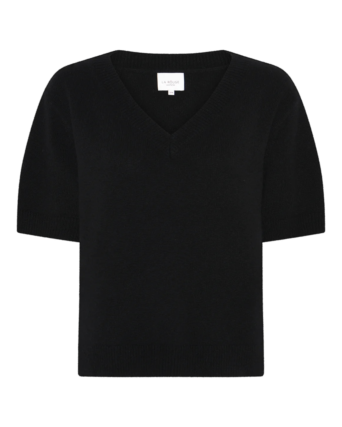 Julie S/S Knit i sort fra La Rouge med korte ærmer og V-hals i blød strikkvalitet – køb hos butikalrum.dk.