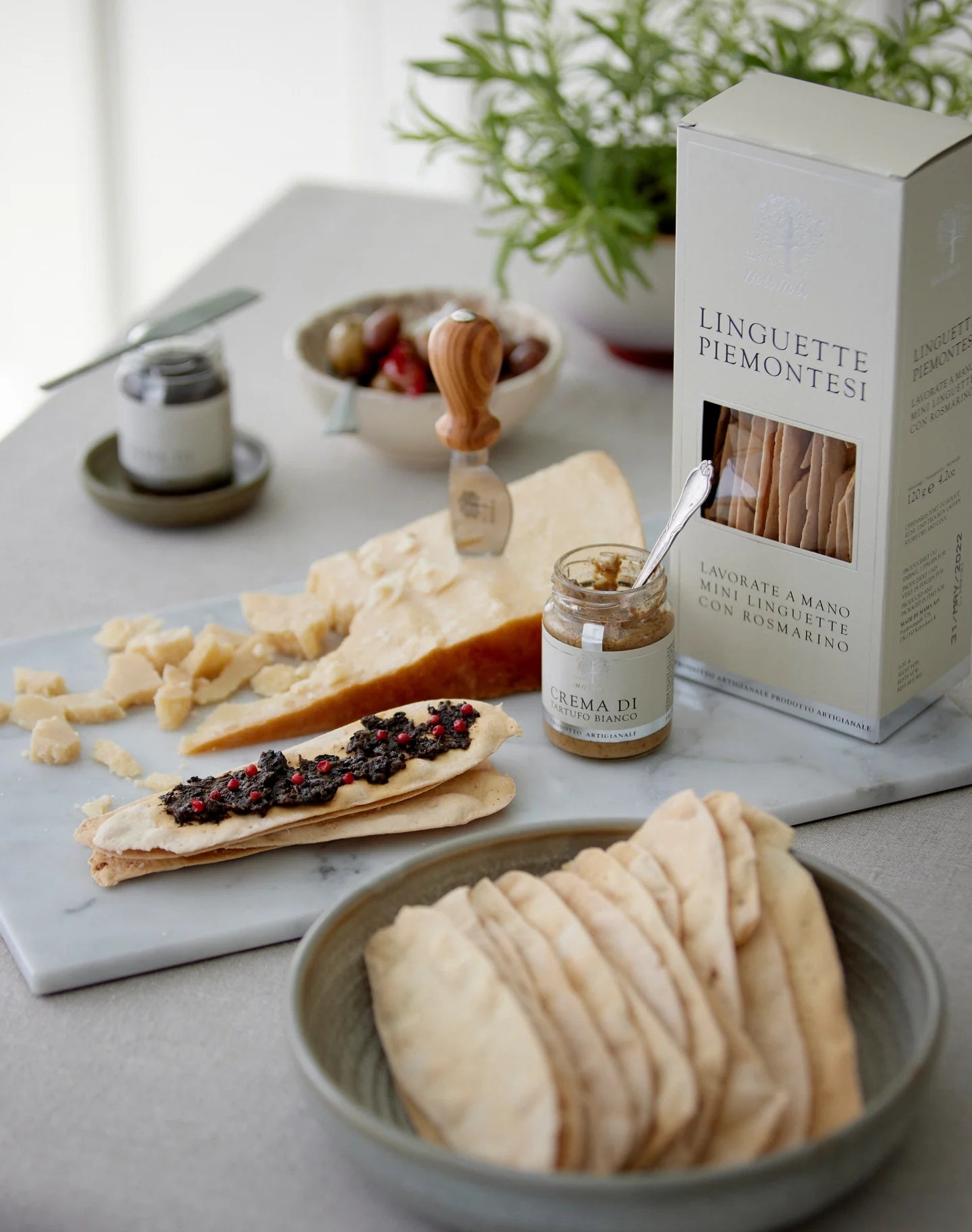 Linguette med rosmarin fra Made by Mama – italienske, sprøde brødstænger med krydret smag.
