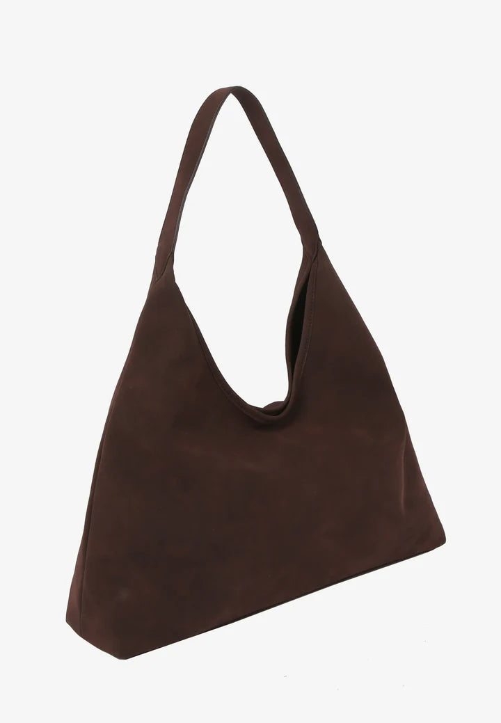 Lola Brush fra HVISK i Umber Brown med rummeligt design og plads til laptop op til 13,3" – køb hos butikalrum.dk.