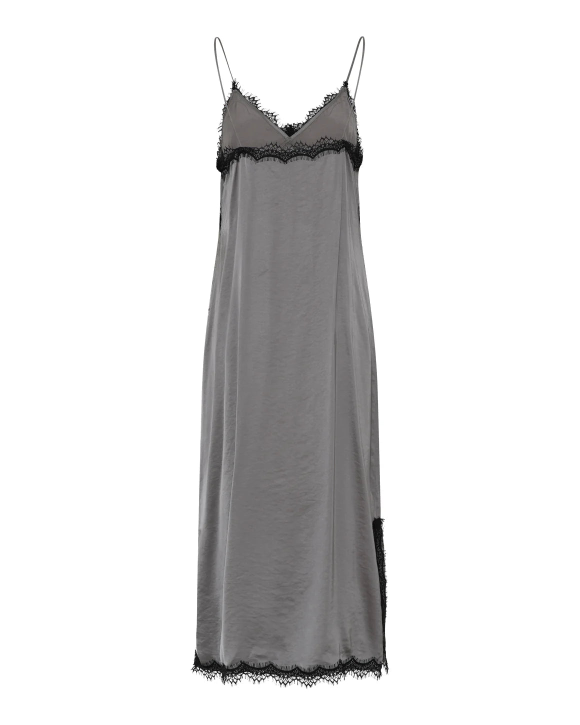 Lotte Satin Dress – satin slip dress med justerbare stropper og blondedetaljer.