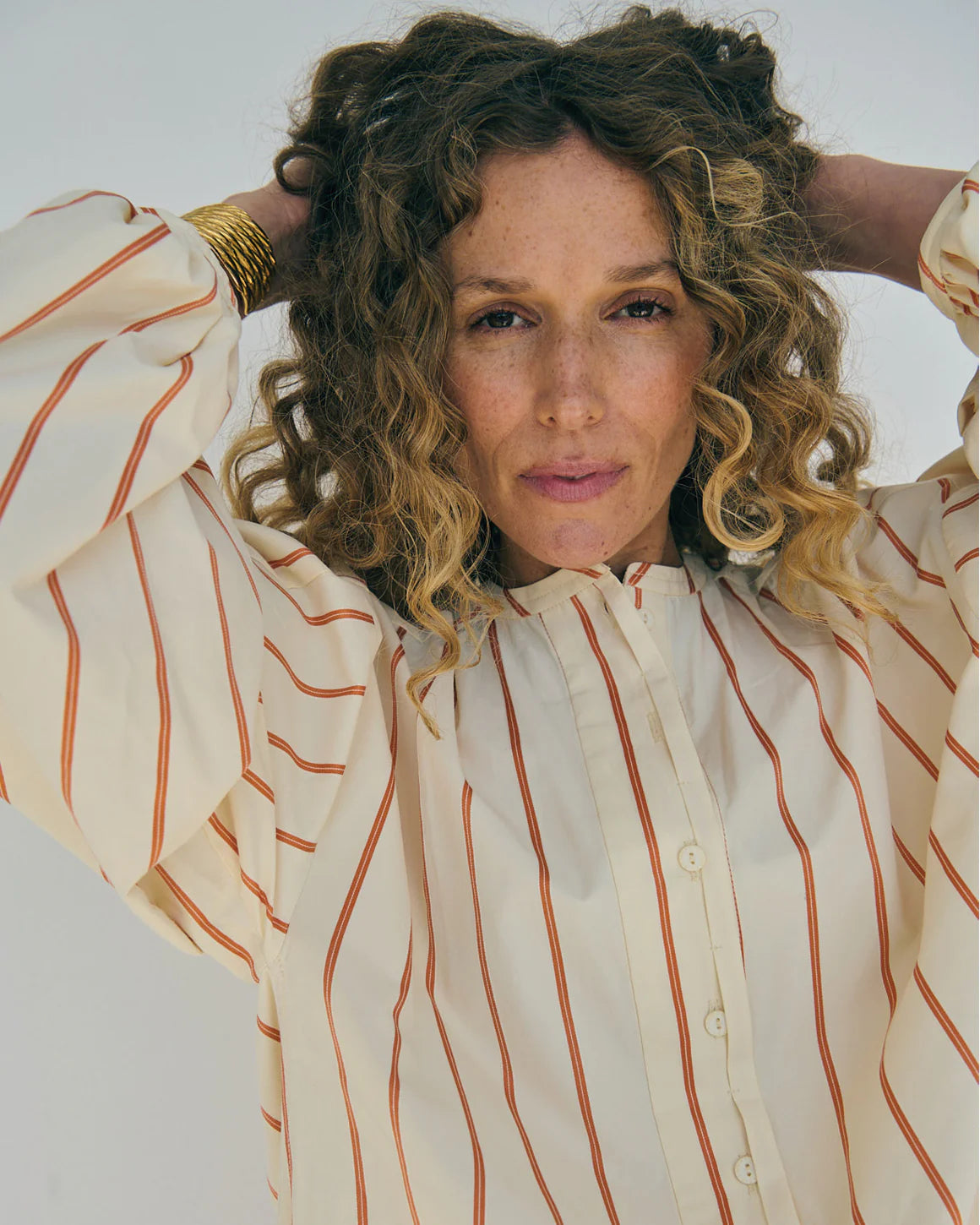 Louise Shirt Dress med orange striber fra La Rouge – køb hos Butik Alrum