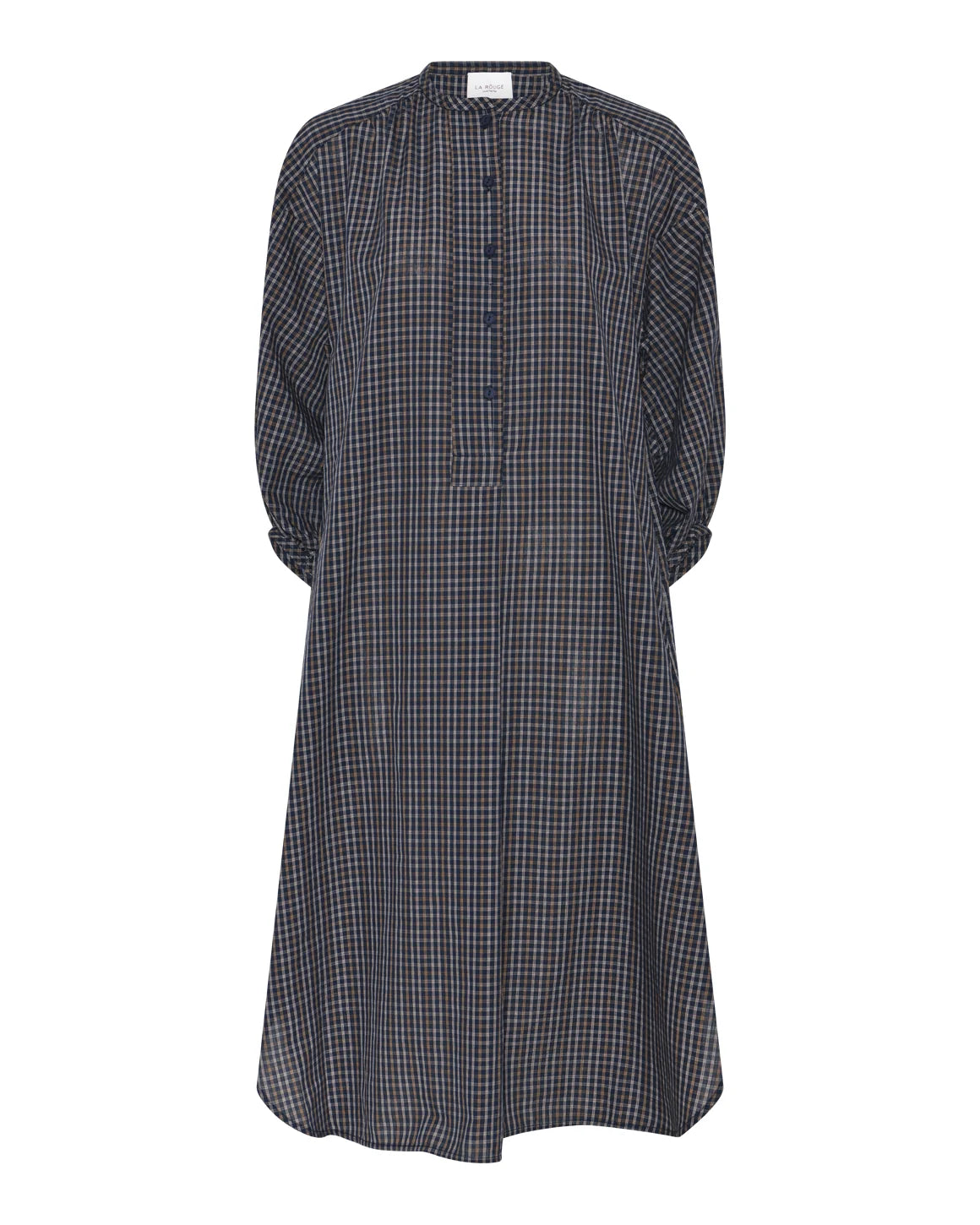 Louise Shirtdress i Navy Checks fra La Rouge i 100% bomuld med A-formet pasform og 3/4-lange pufærmer – køb hos butikalrum.dk.