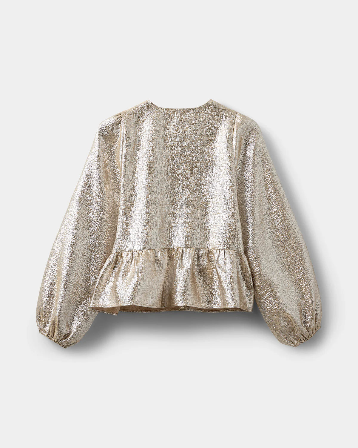 Let skinnende guldfarvet skjorte med peplum og bindebånd – fås hos butikalrum.dk