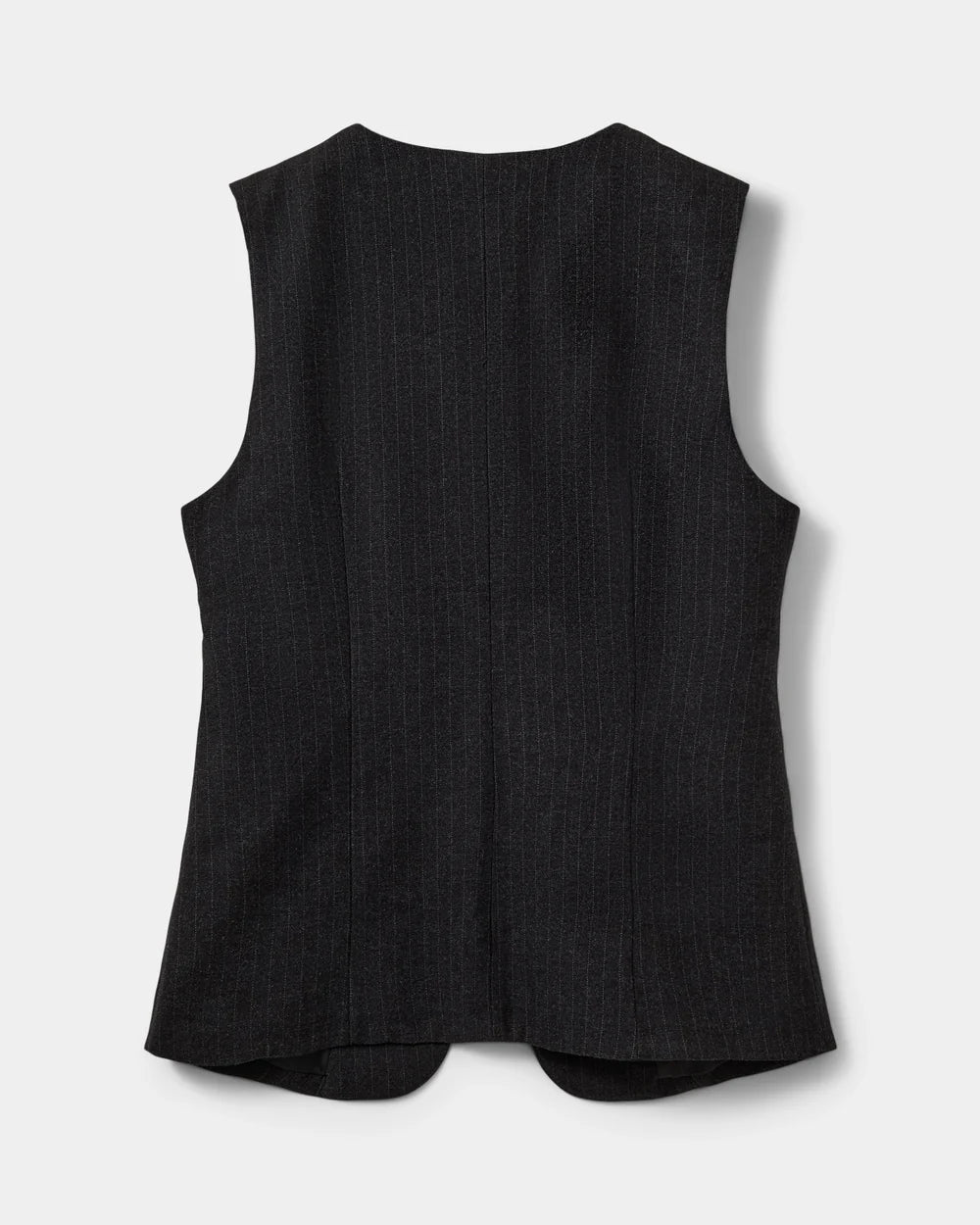 Sort nålestribet vest fra Sofie Schnoor – klassisk fit med knaplukning og figursyet design