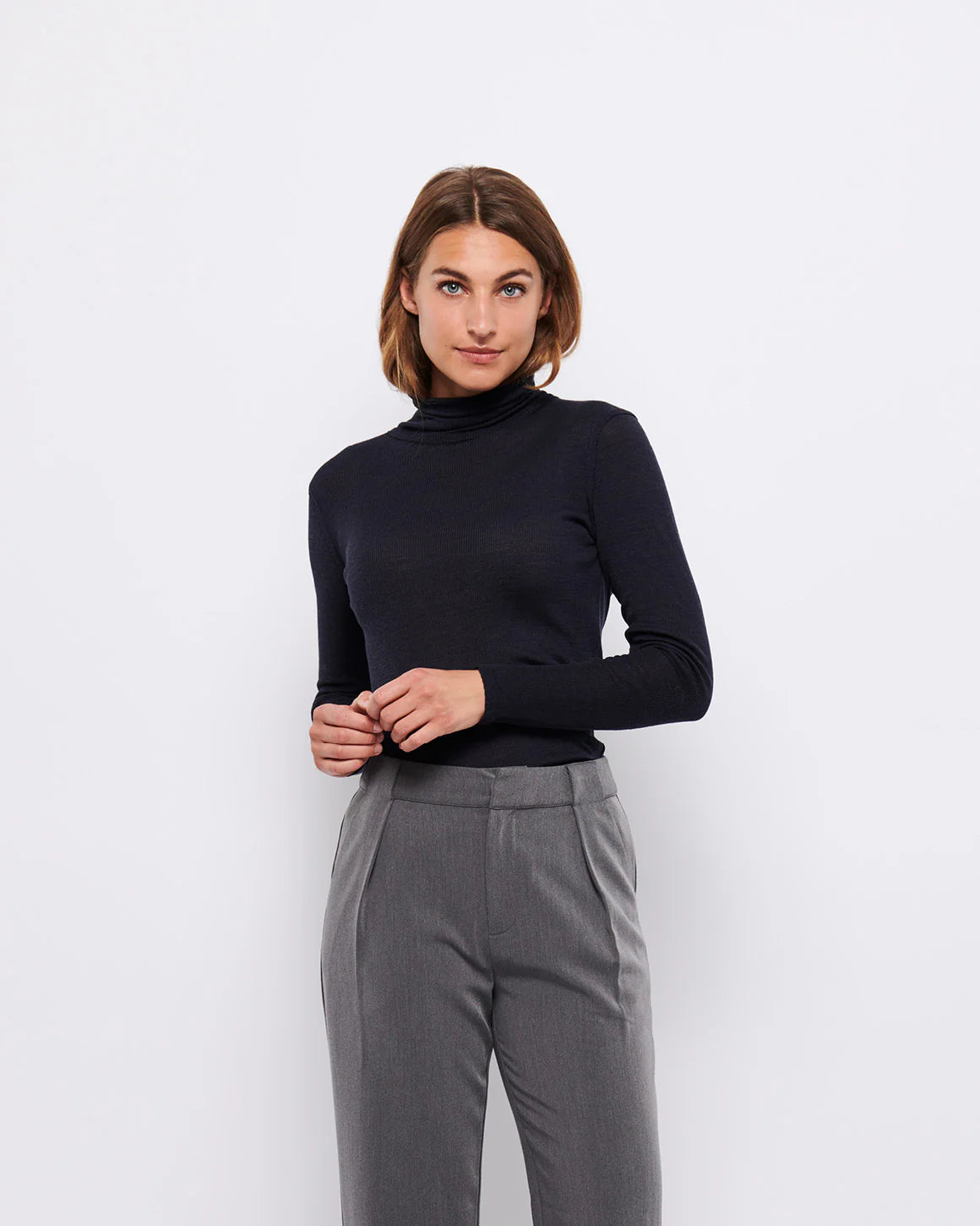 Marie Turtleneck T-shirt i merino uld og TENCEL™ – køb hos butikalrum.dk
