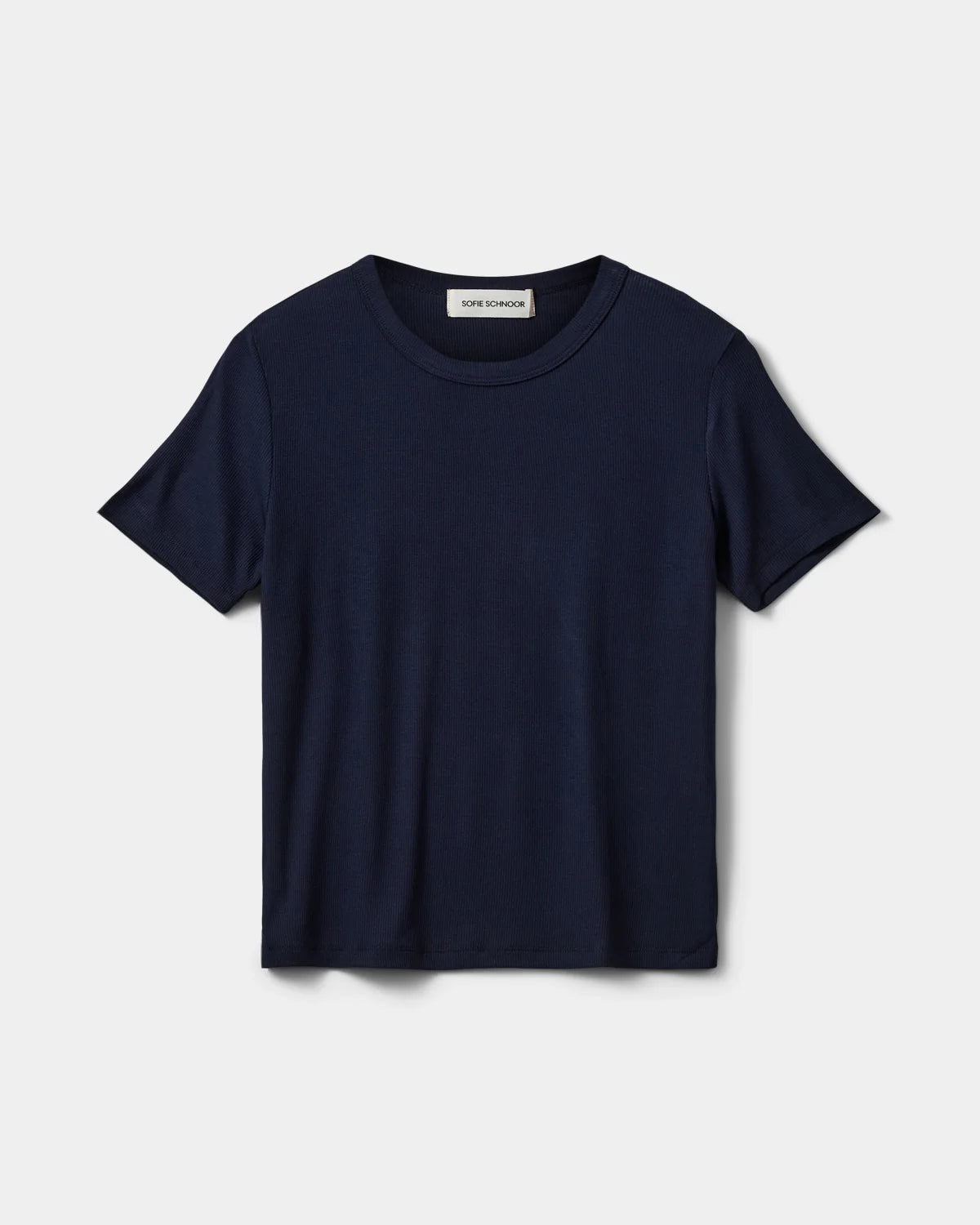 Navy T-shirt med afrundet udskæring, korte ærmer og en afslappet pasform i blød viskoseblanding.