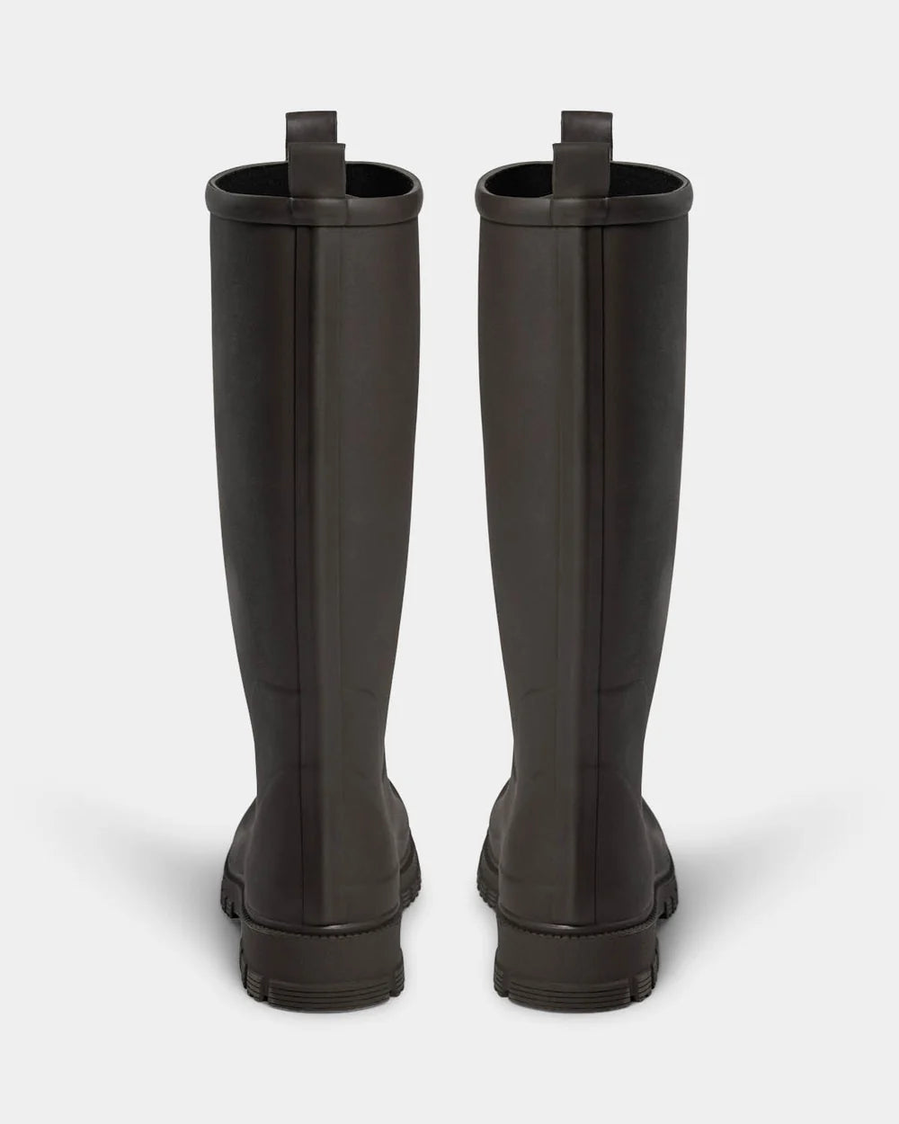 Nunnes Rubber Boot fra Sofie Schnoor i Dark Brown – langskaftet gummistøvle i 100% gummi. Køb hos butikalrum.dk.