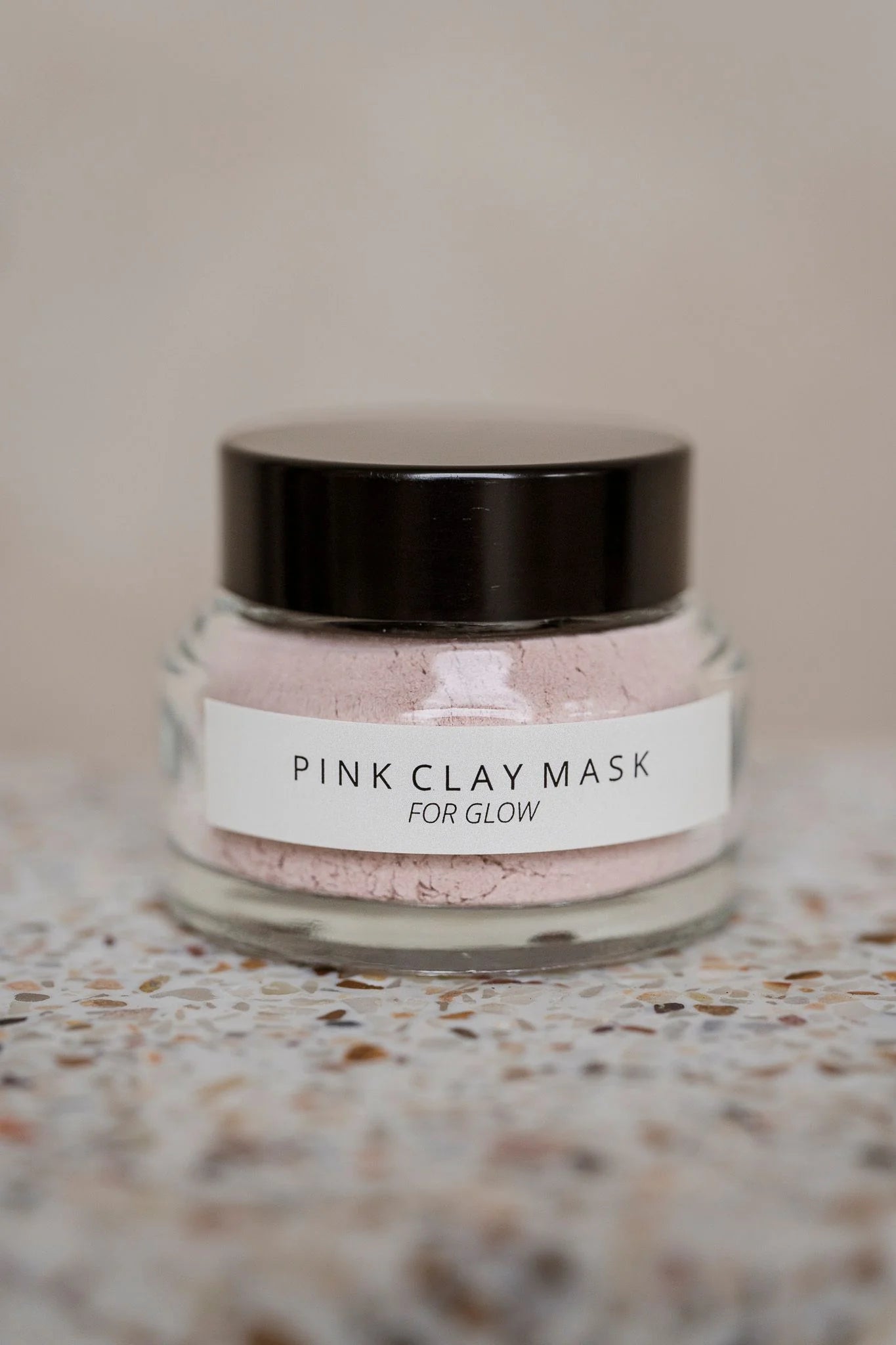 Nadilakai ansigtsmaske med pink ler, hibiscus og hyben – naturlig hudpleje hos butikalrum.dk