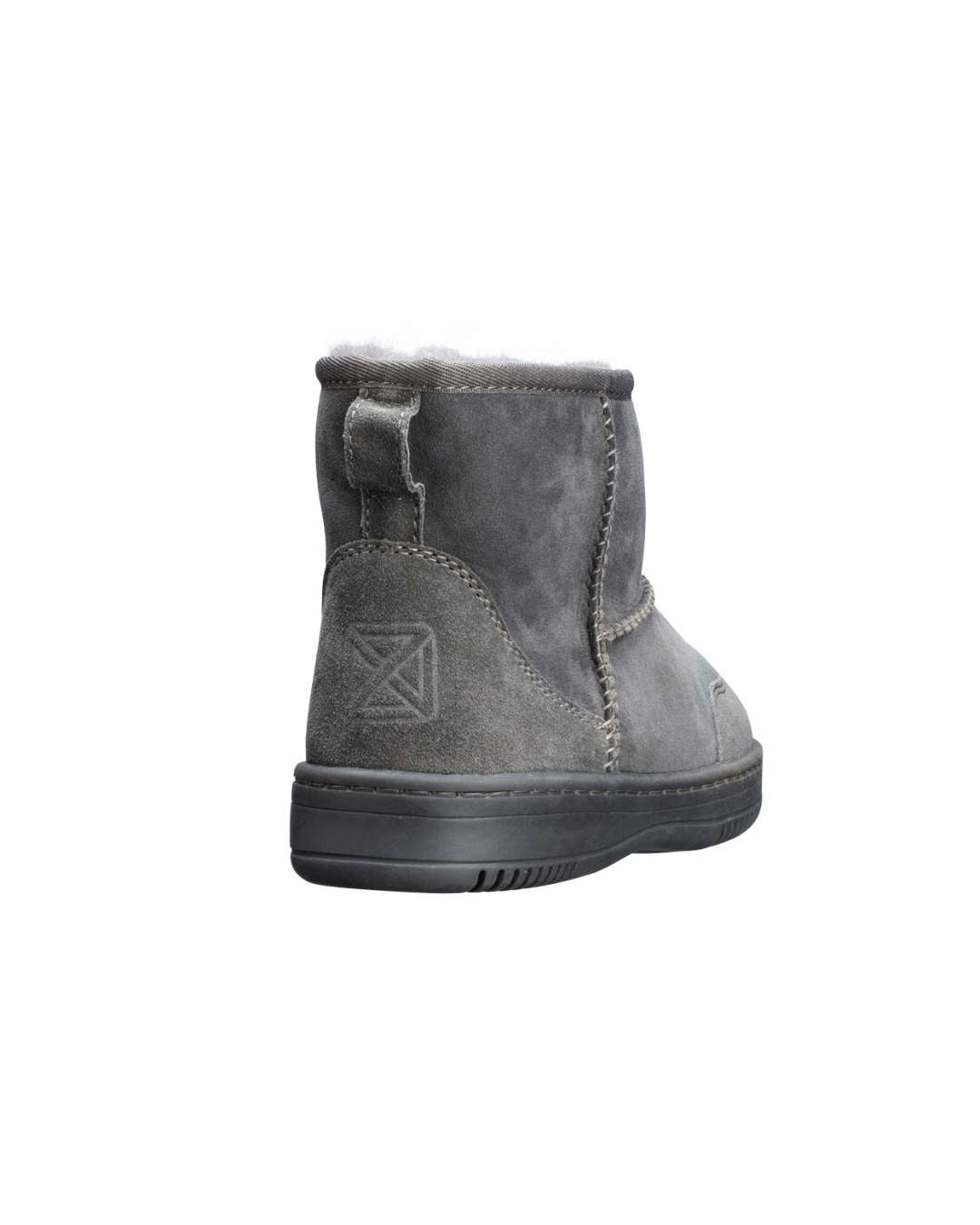 New Zealand Boots Ultra Short Grey – kortskaftet bamsestøvle i gråt lammeskind med gummisål, ideel til udendørs brug i skandinaviske vinterforhold.