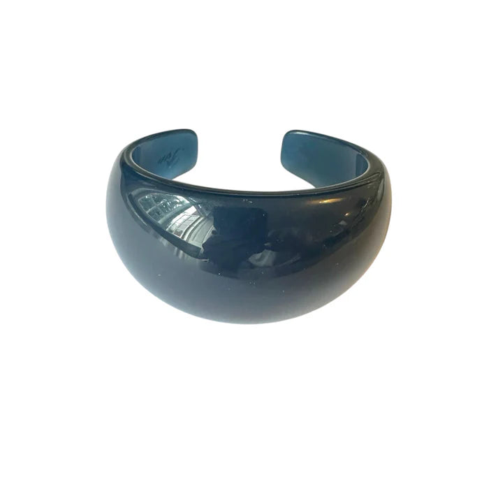 Novie chunky armbånd i midnight resin fra Butikalrum.dk – statement-armbånd til personlig stil, køb hos butikalrum.dk