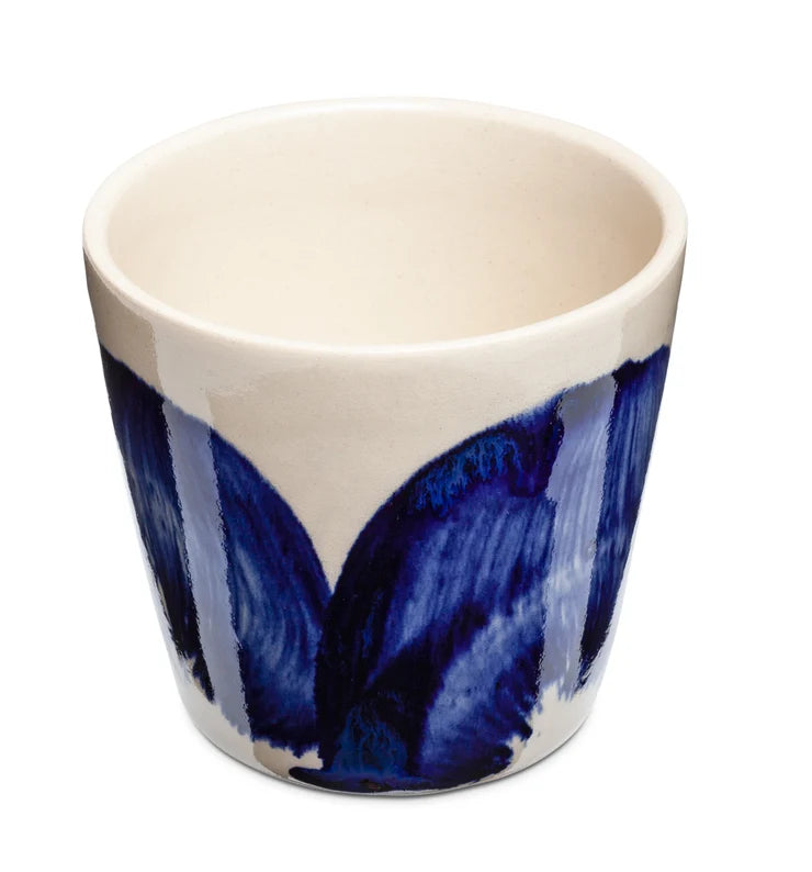 Ø-kop Original i Blue Brush, håndlavet bornholmsk keramik Ø7,5 cm – køb hos butikalrum.dk.