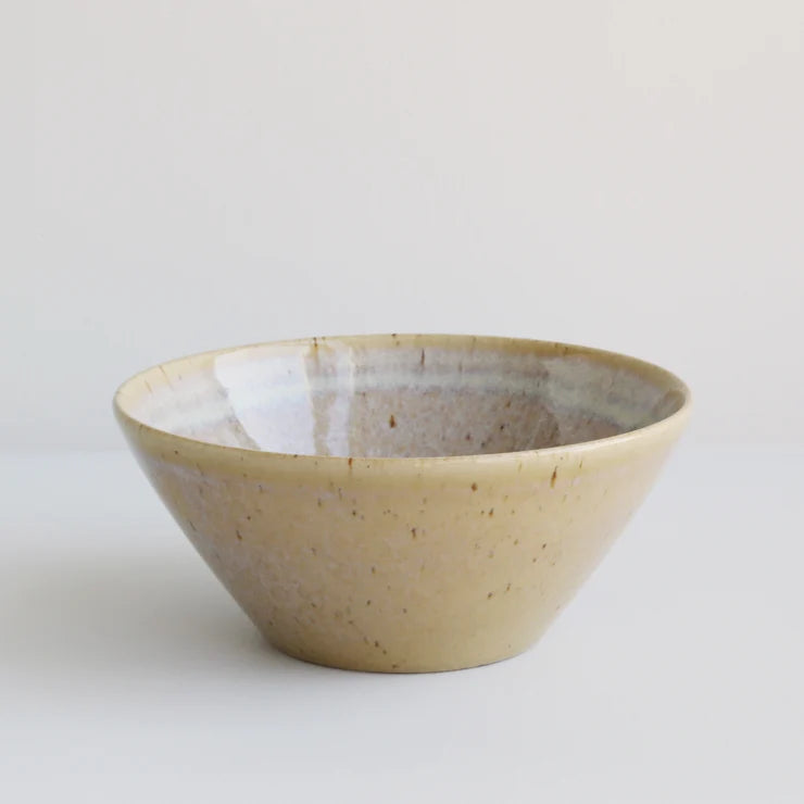 Small Bowl i Oatmeal, håndlavet bornholmsk keramik Ø14 cm – køb hos butikalrum.dk.