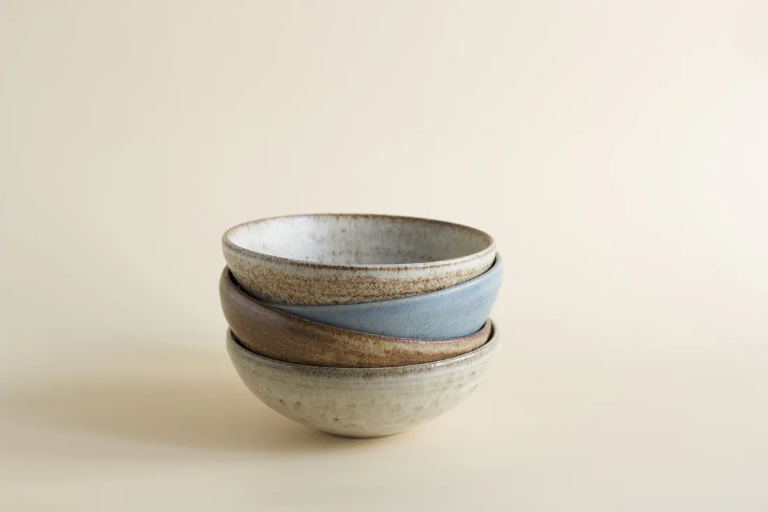 Odd Small Bowl hånddrejet skål i stentøj fra Odd Boys Ceramics – ca. 13 cm diameter | Køb hos butikalrum.dk