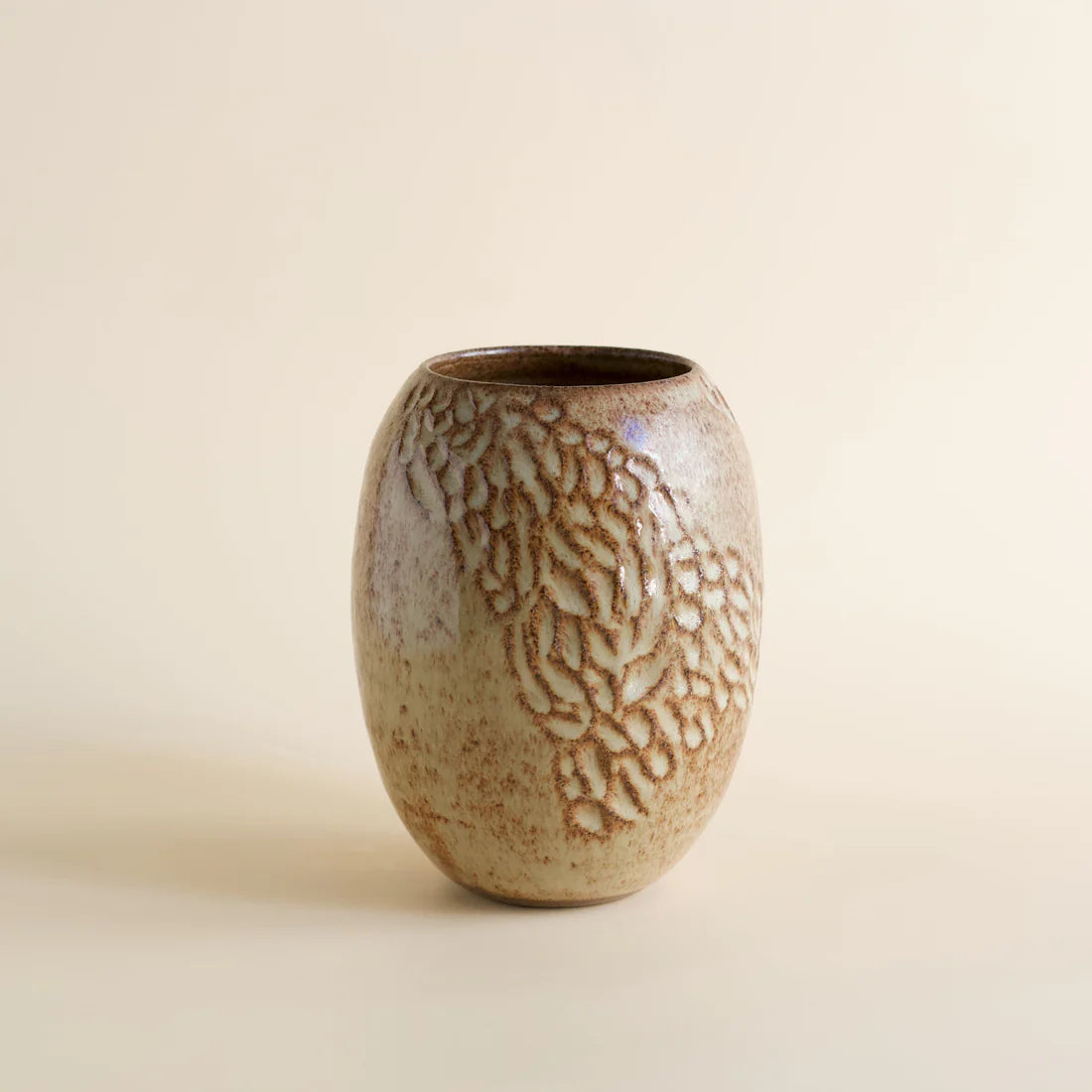Odd Small Cut Vase – Yoko | Hånddrejet keramik fra Odd Boys - køb hos butikalrum.dk