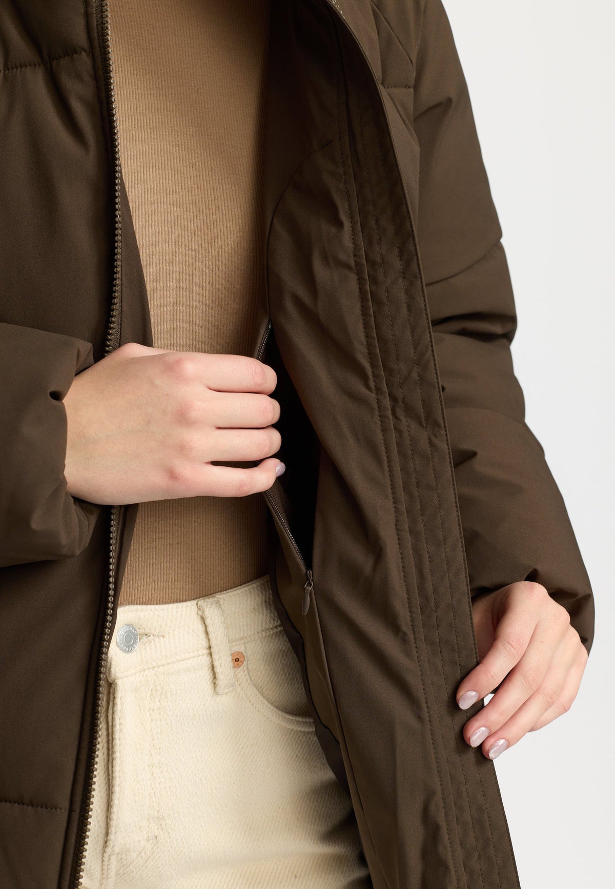 Oversize Puffer fra Selfhood i Darkbrown med hætte, Sorona® Padding og vandafvisende Teflon EcoElite-belægning – køb hos butikalrum.dk.