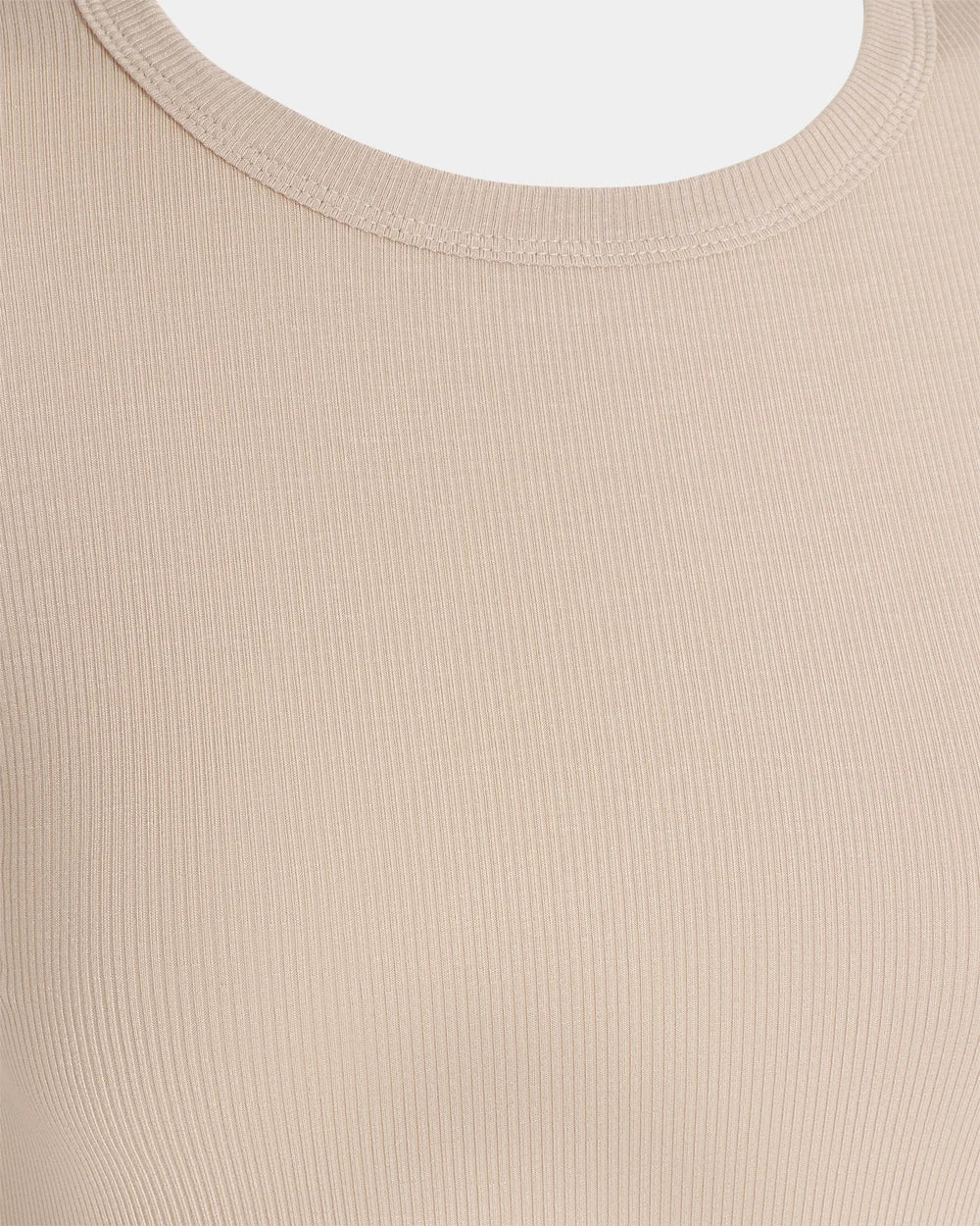 PETRICIASW langærmet T-shirt fra Sofie Schnoor i Beige med slim-fit pasform – køb hos butikalrum.dk.