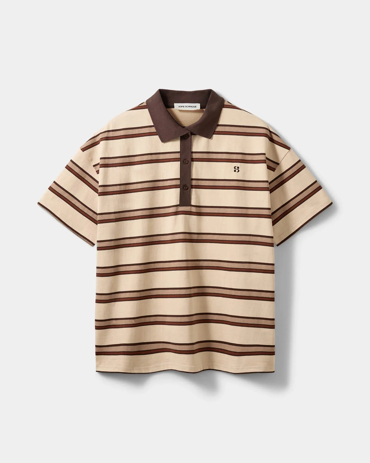 PILSW oversized polo T-shirt fra Sofie Schnoor i Brown Striped med kontrastkrave og broderet logo – køb hos butikalrum.dk.