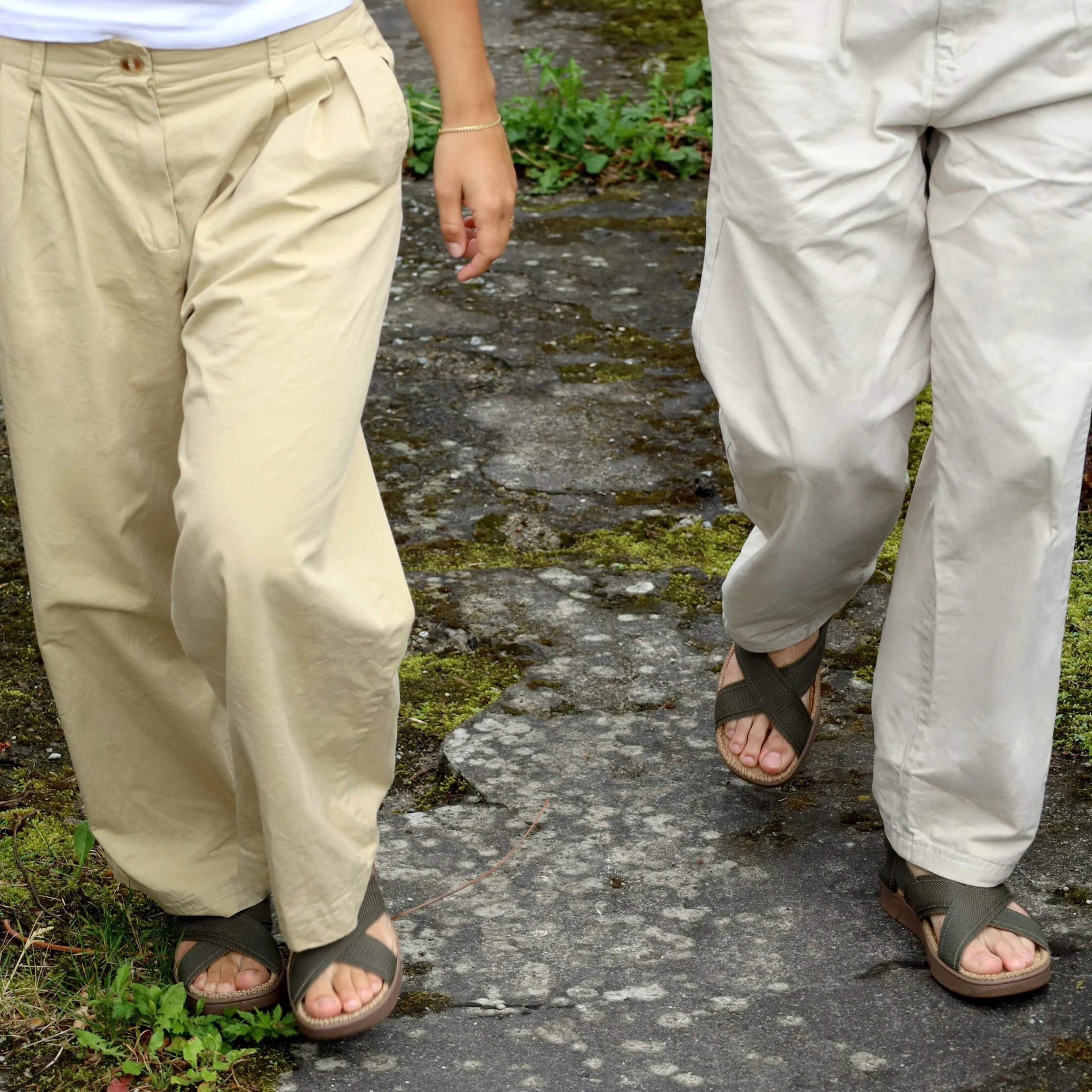 Unisex#2 sandal i farven Rebel Ranger – chunky unisex-design med brede, krydsede bånd og justerbar hælrem.