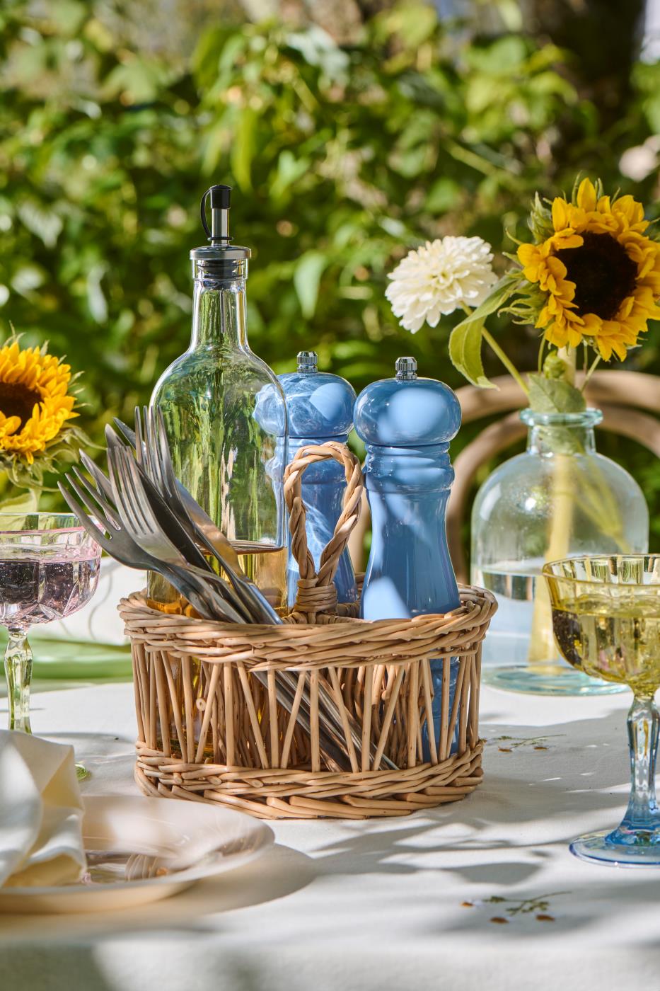 Kurv med 4 rum og hank i pil – køb hos butikalrum.dk