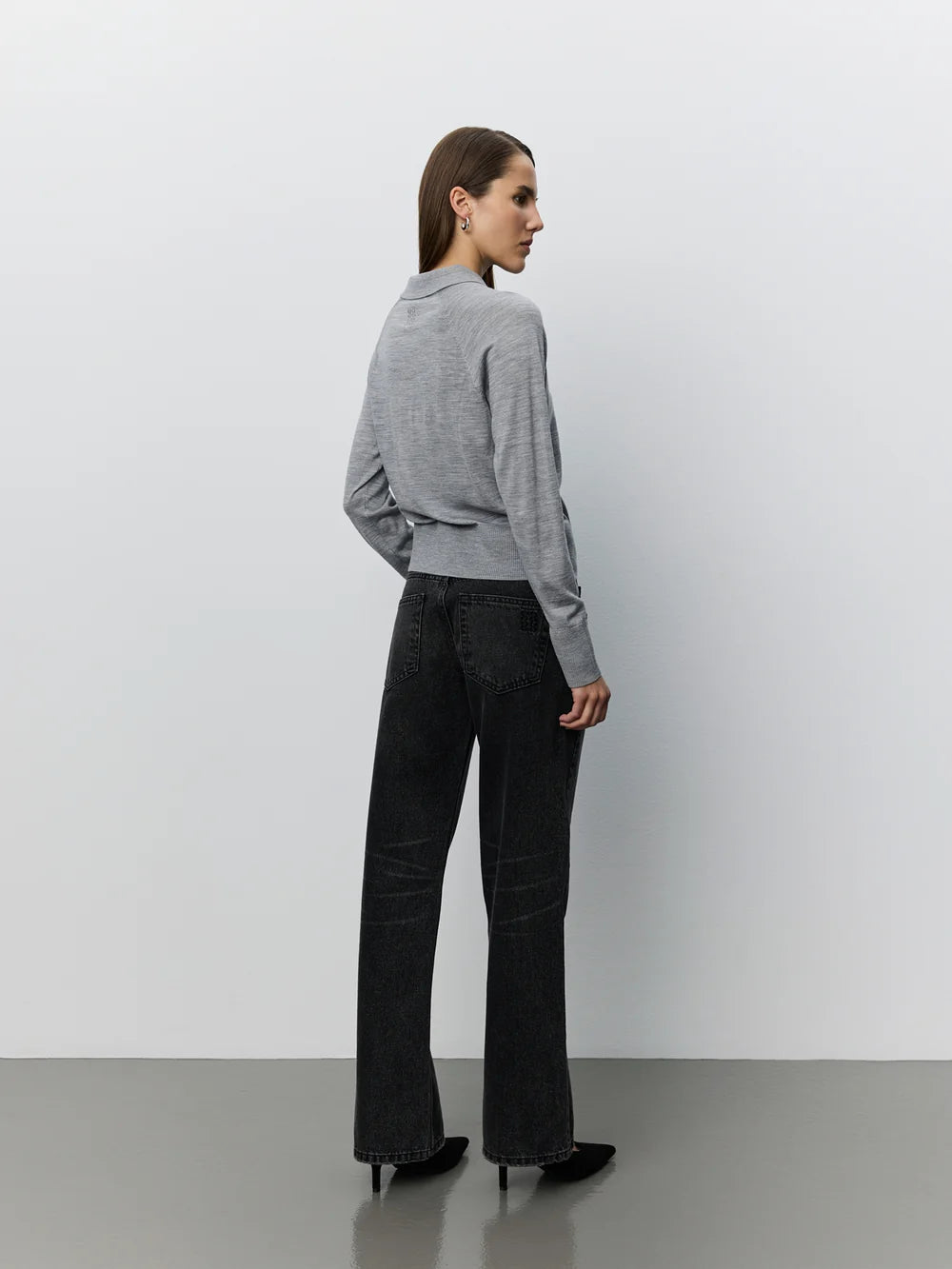 SELENESW Knit Polo fra Sofie Schnoor i Grey Melange, fremstillet i 100% merinould – køb hos butikalrum.dk.