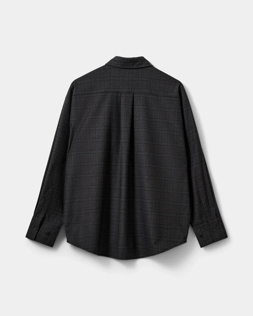 SIMASW oversized skjorte fra Sofie Schnoor i Grey Check med spids krave og lange ærmer – køb hos butikalrum.dk.