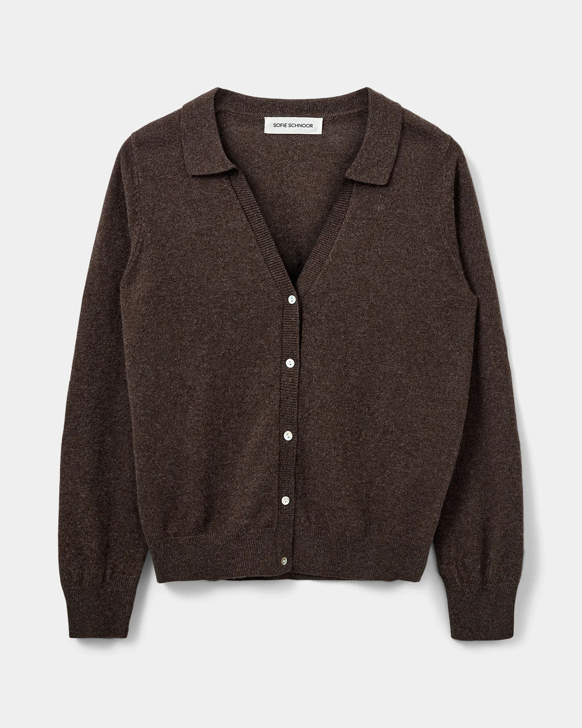 Køb SkylarSW uldcardigan i farven Brown Fudge fra Sofie Schnoor hos butikalrum.dk – 100% uld
