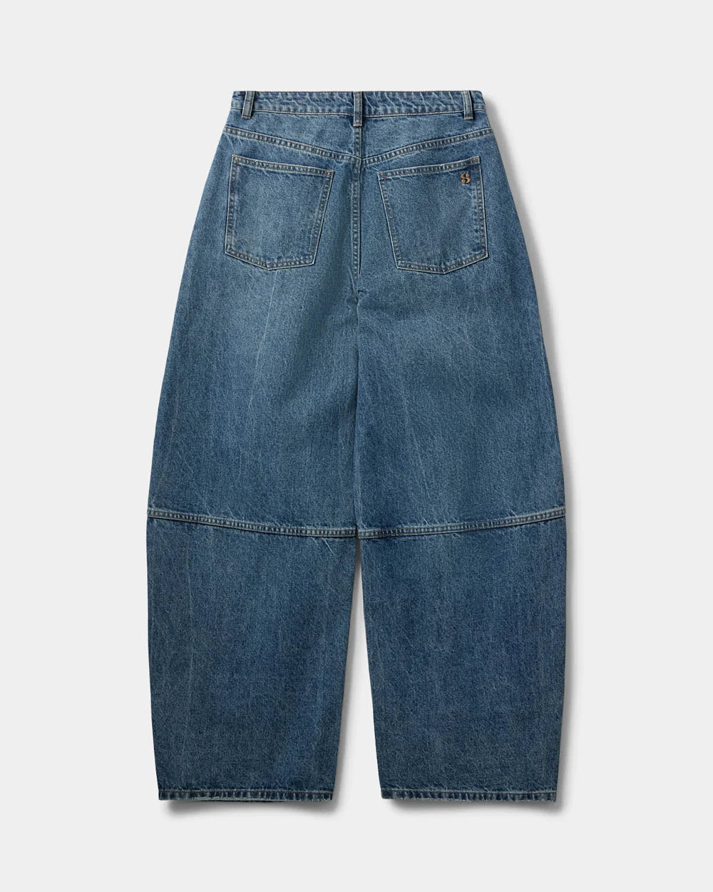 SONJASW Barrel Jeans fra Sofie Schnoor i Denim Blue med mellemhøj talje og barrel pasform – køb hos butikalrum.dk.