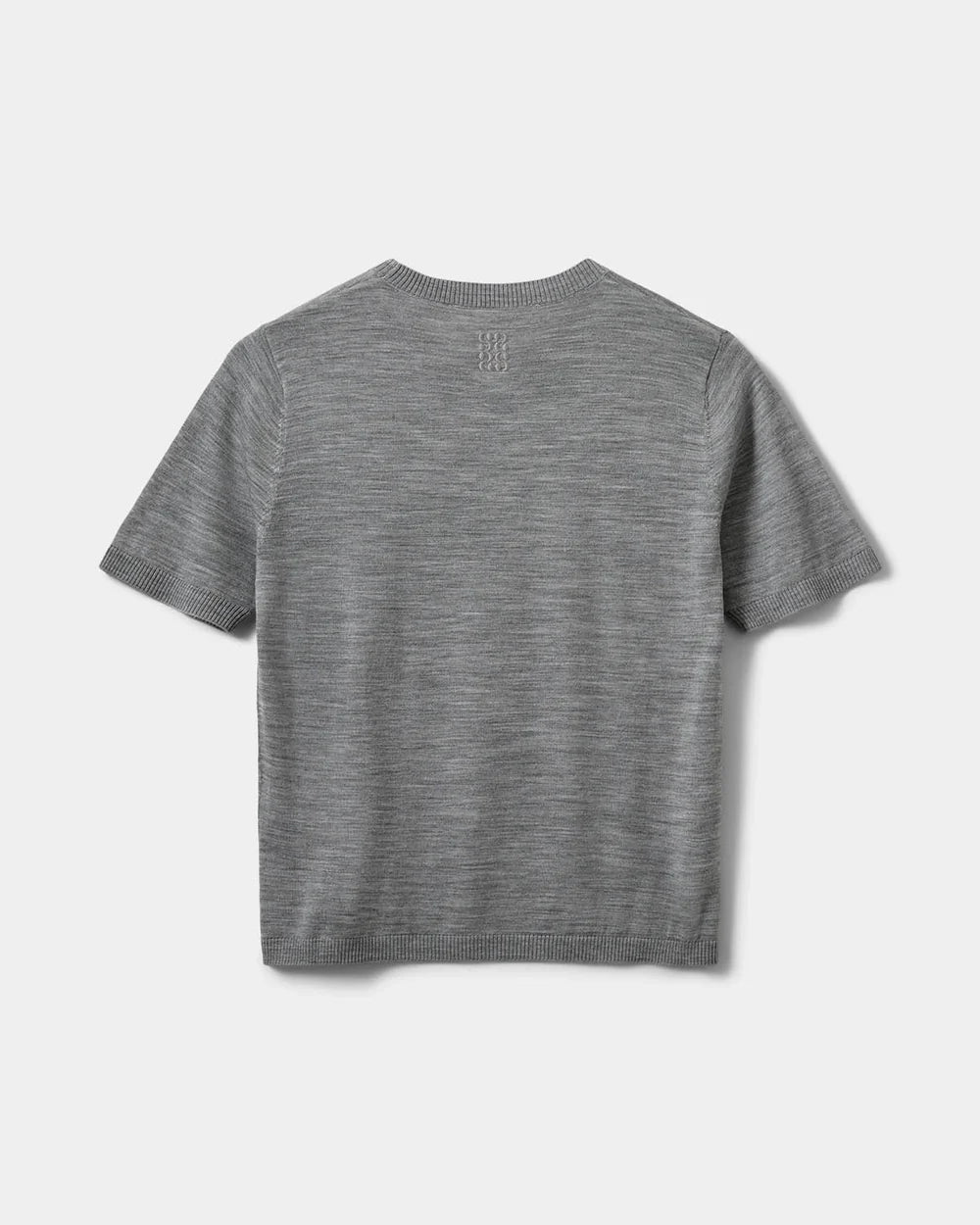 SORELLASW strikbluse fra Sofie Schnoor i Grey Melange med korte ærmer og 100% merinould – køb hos butikalrum.dk.