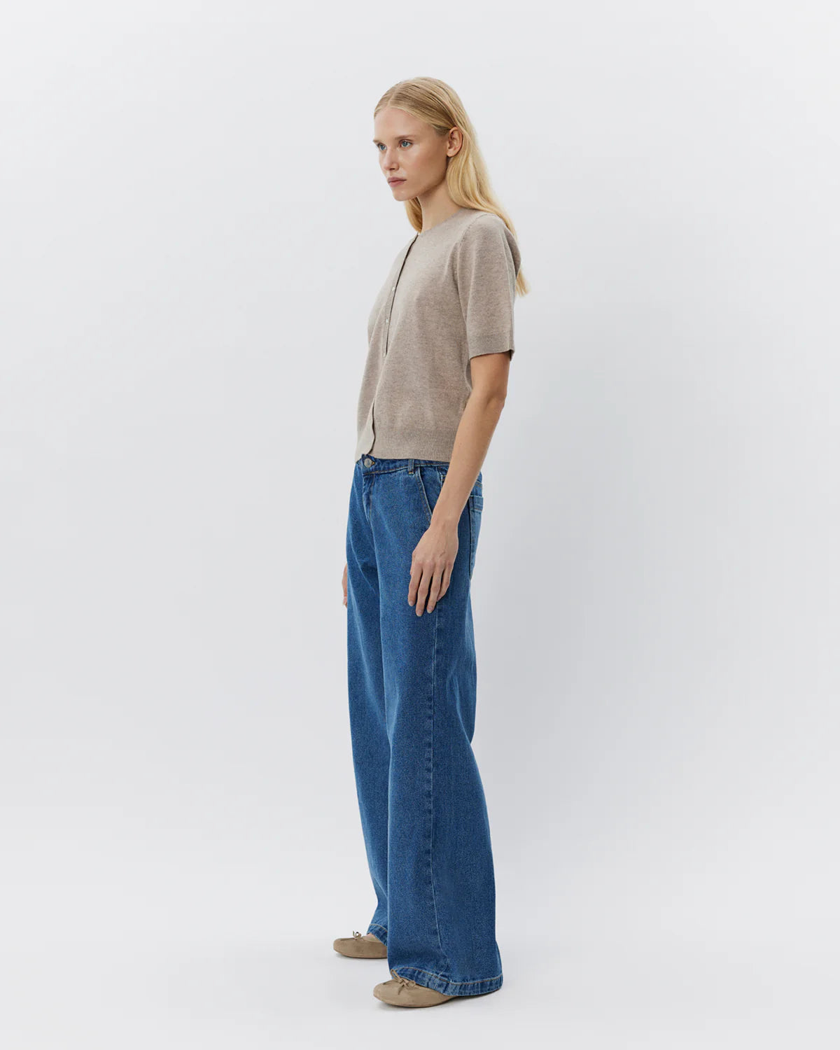 Sofie Schnoor kortærmet cardigan i brown melange med knapper foran – fremstillet i 100% uld