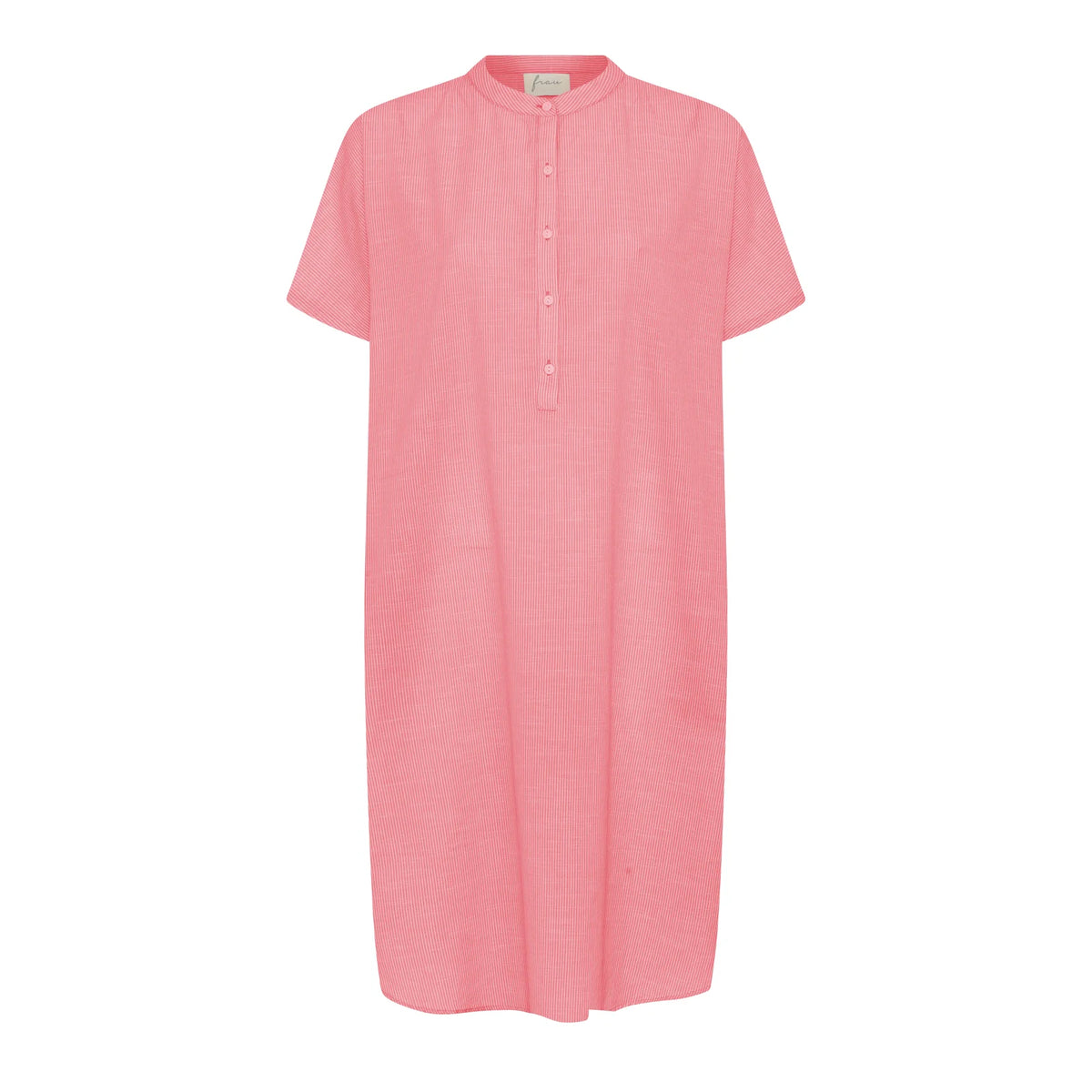 Seoul Dress i Hot Coral Stripe med korte ærmer, halv stolpelukning og usynlige sidelommer – køb hos butikalrum.dk.