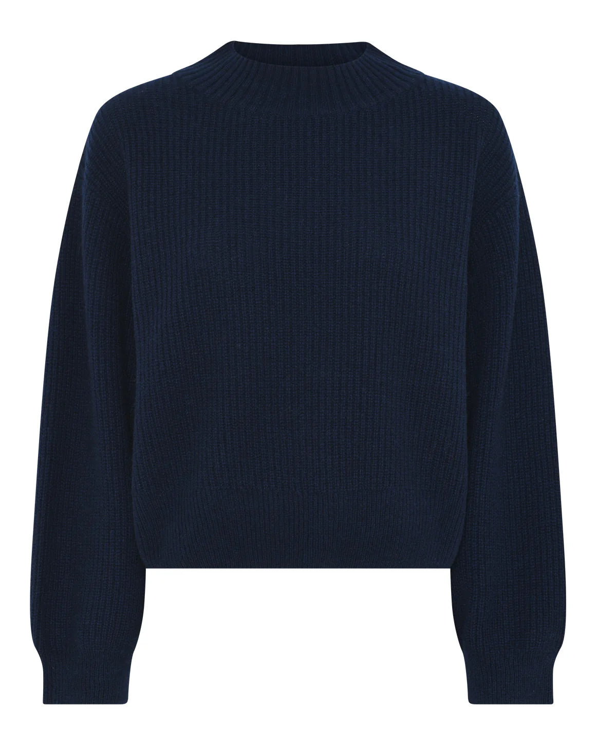 Sisse Knit – klassisk striktrøje i uld og yak med rund hals, boxy pasform og brede ribkanter.