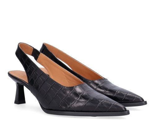 Slingback i præget læder med spids tå, slank hæl og elegant slingback-rem.