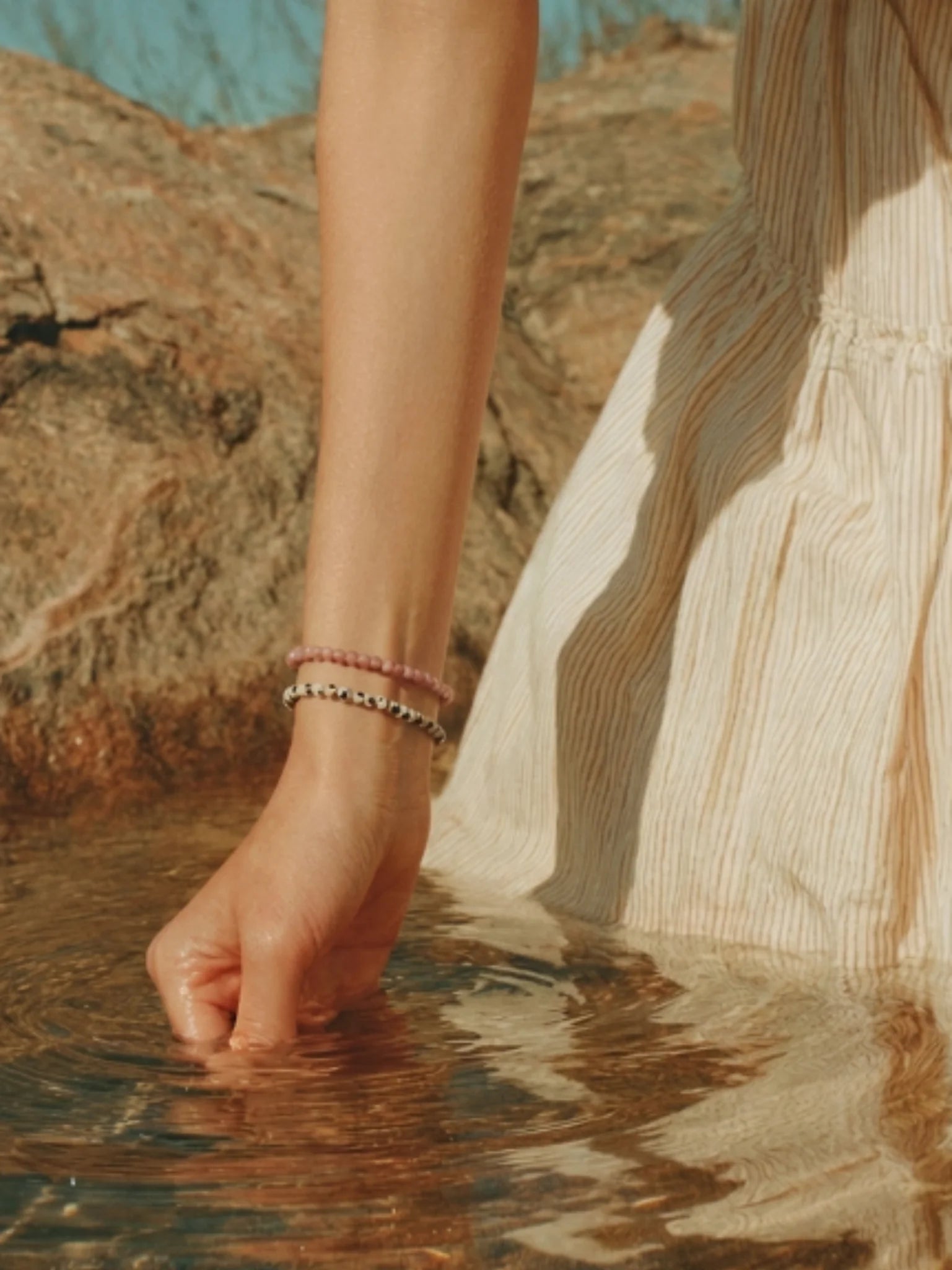 Petite Dalmatiner Jaspis Stretch armbånd fra Soï Copenhagen – køb hos Butik Alrum