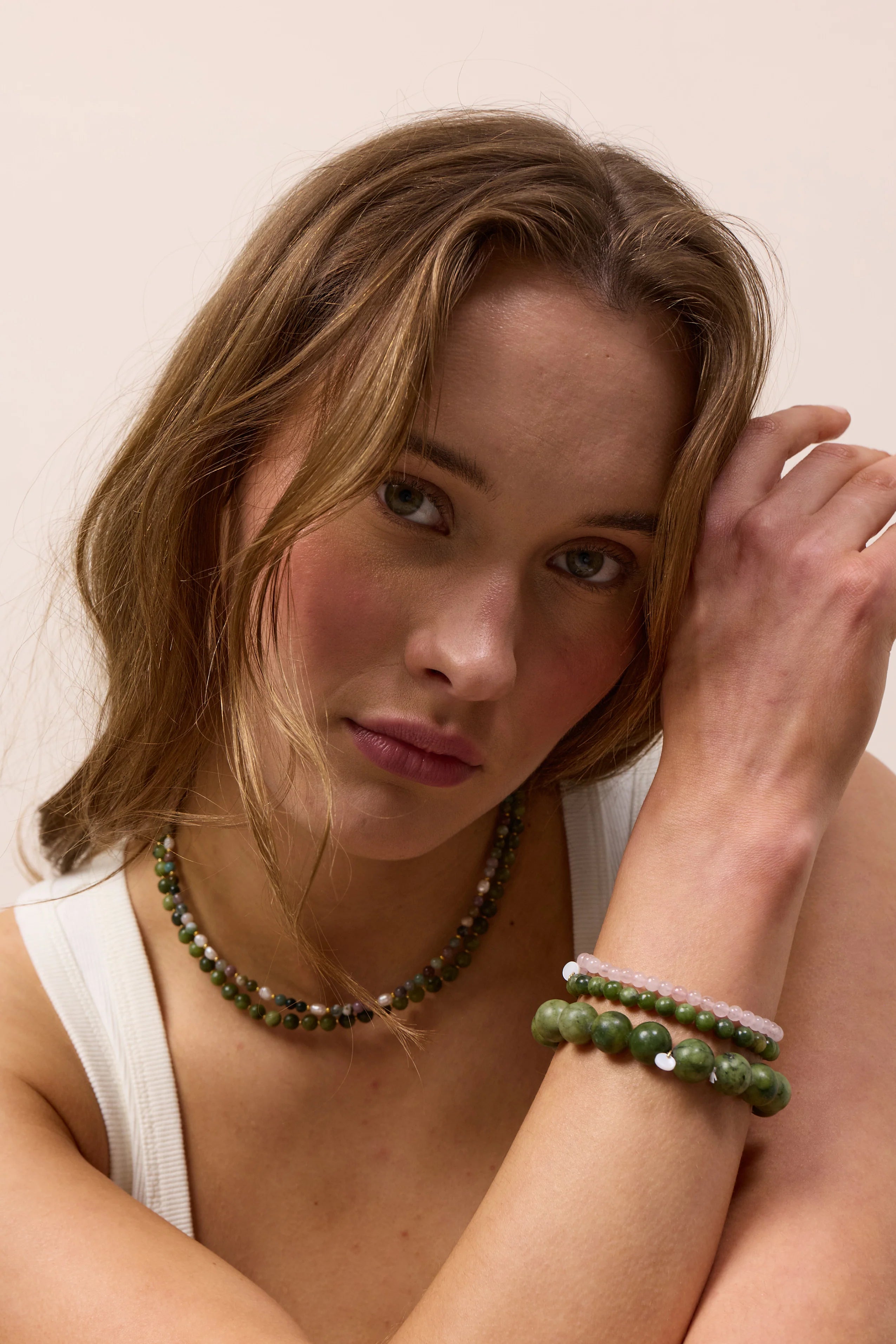 Essential Southern Jade Stretch armbånd fra Soï Copenhagen med natursten – køb hos Butik Alrum